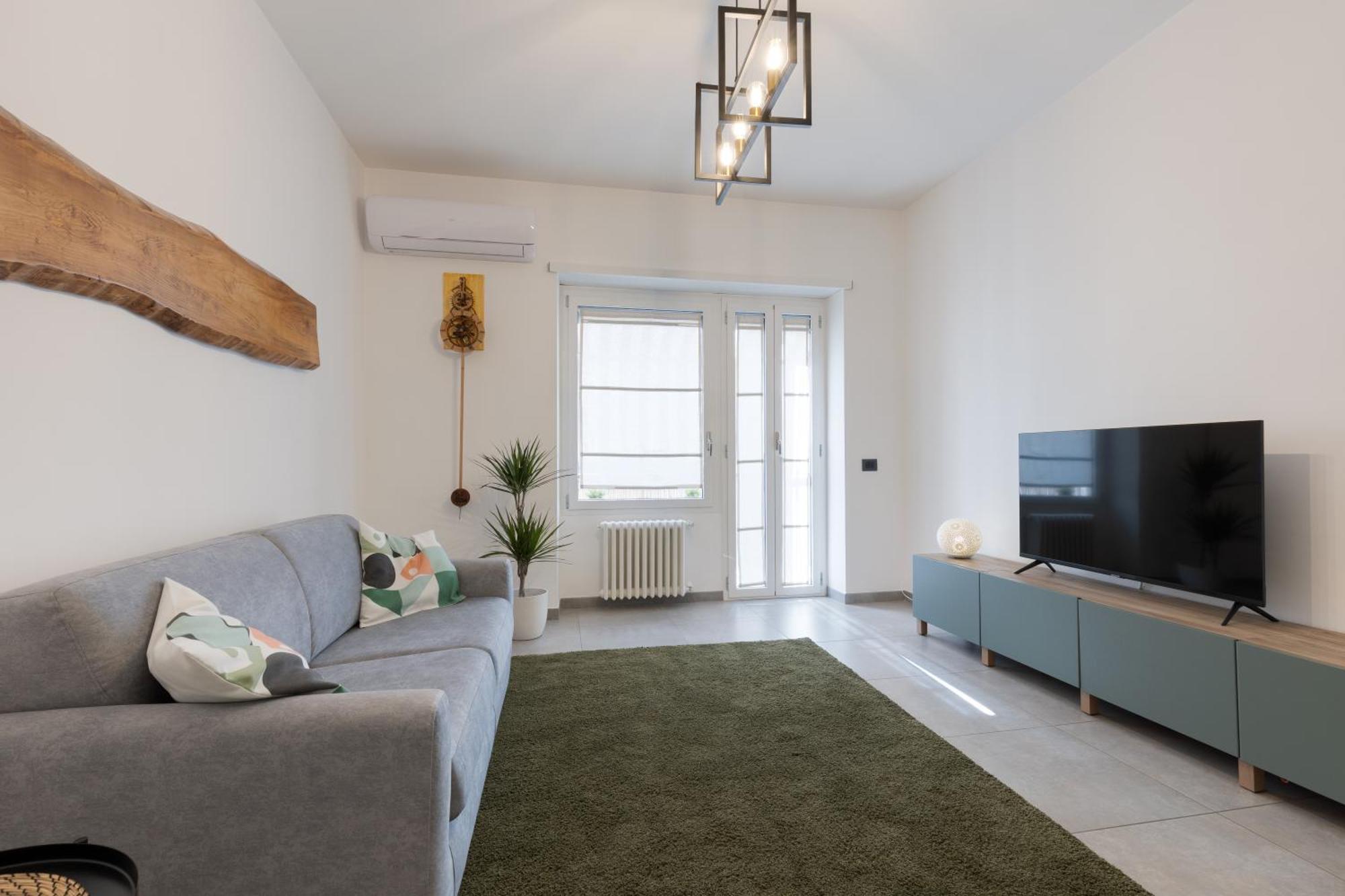 Urban Light House -10 Minuti Dalla Metro Apartment *