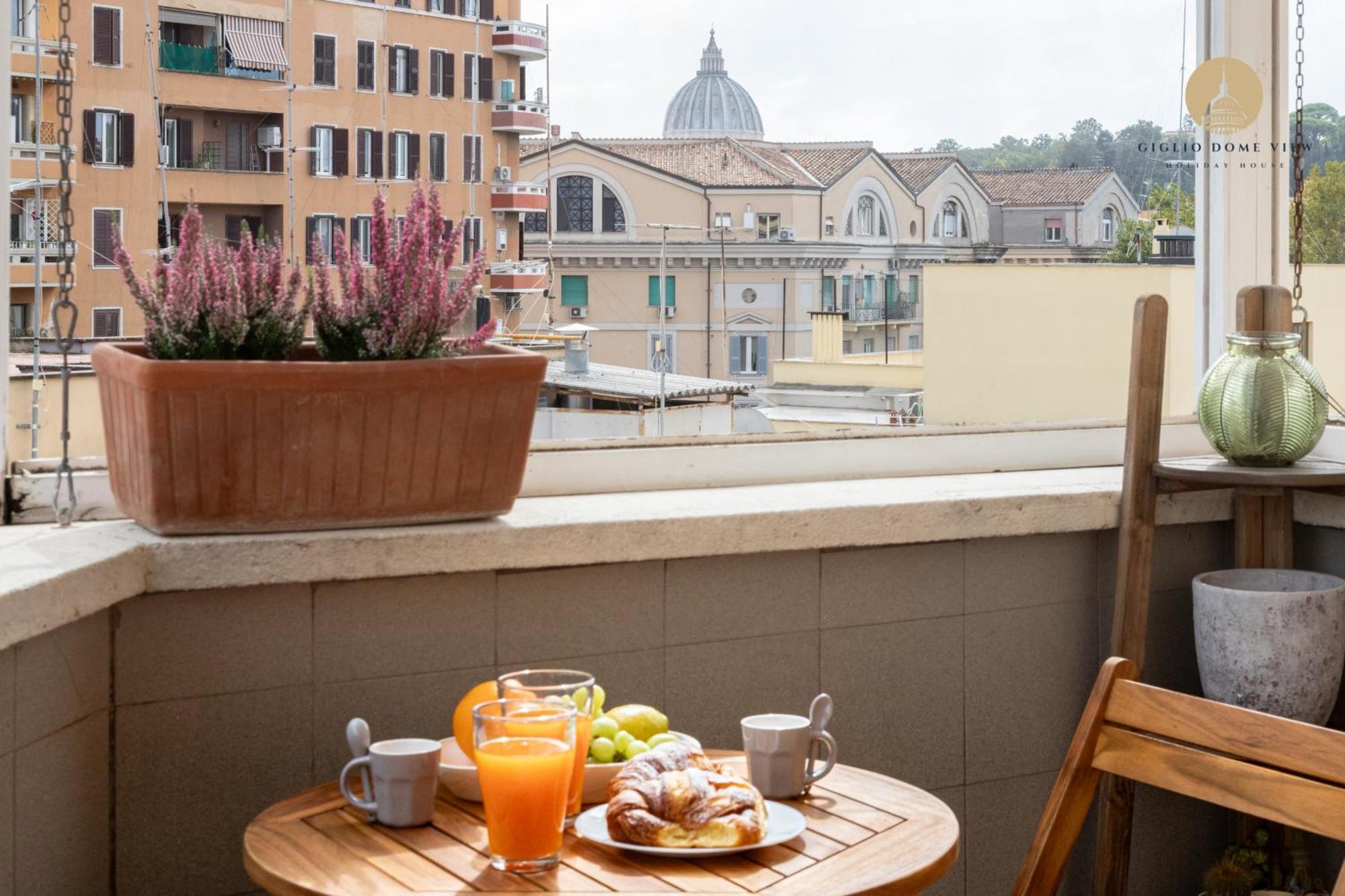 Apartment Giglio Dome View - St Peter View, 300mt To Metro A, Vatican City, A-c Rome