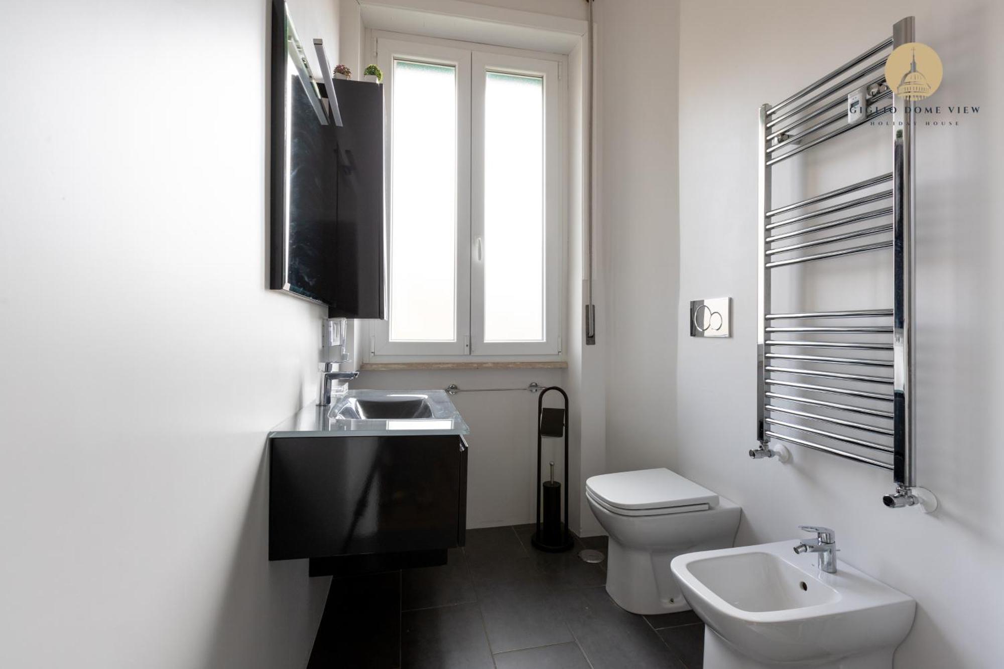 Apartment Giglio Dome View - St Peter View, 300mt To Metro A, Vatican City, A-c *