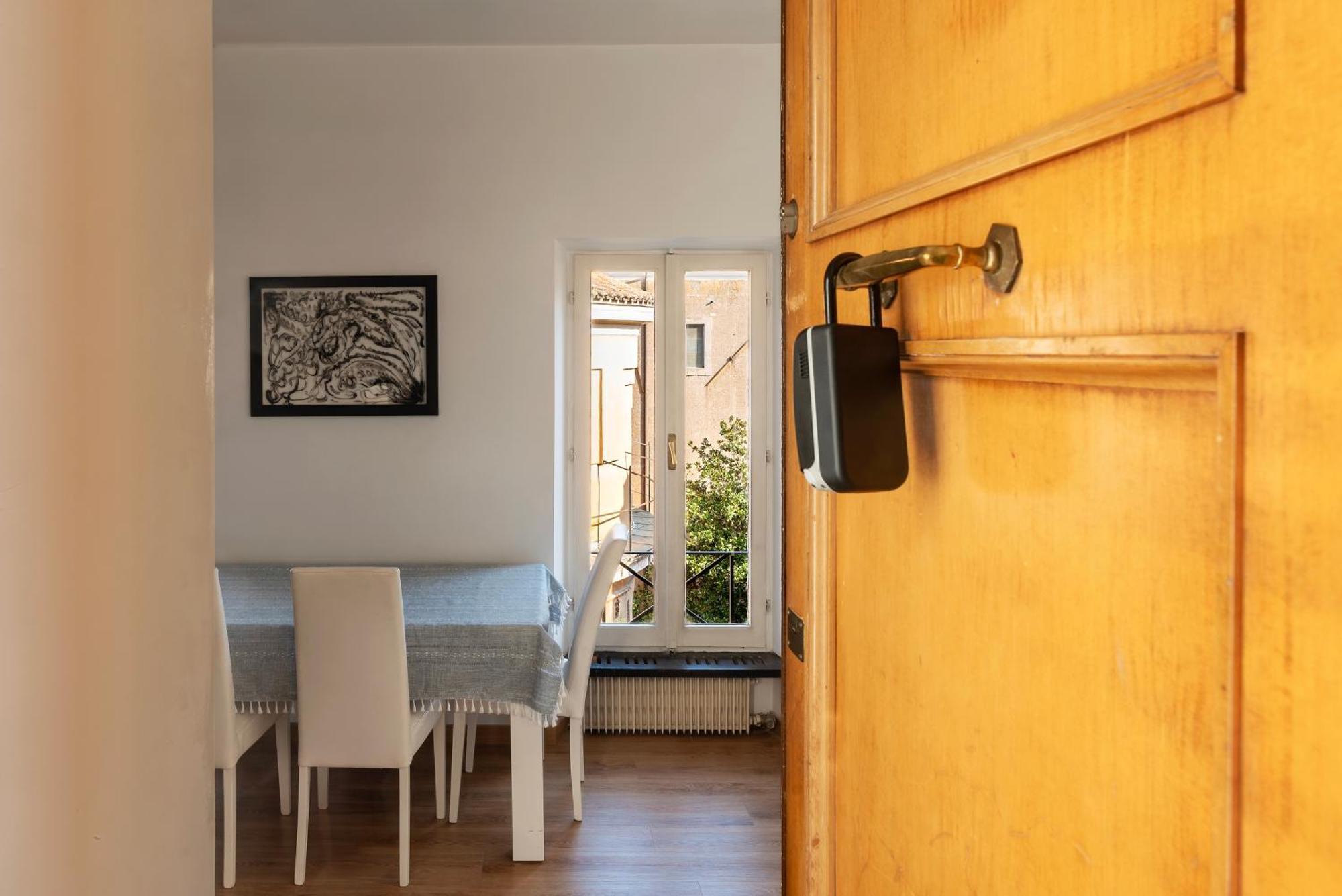 Via Del Pie Di Marmo Private Apartment * Rome