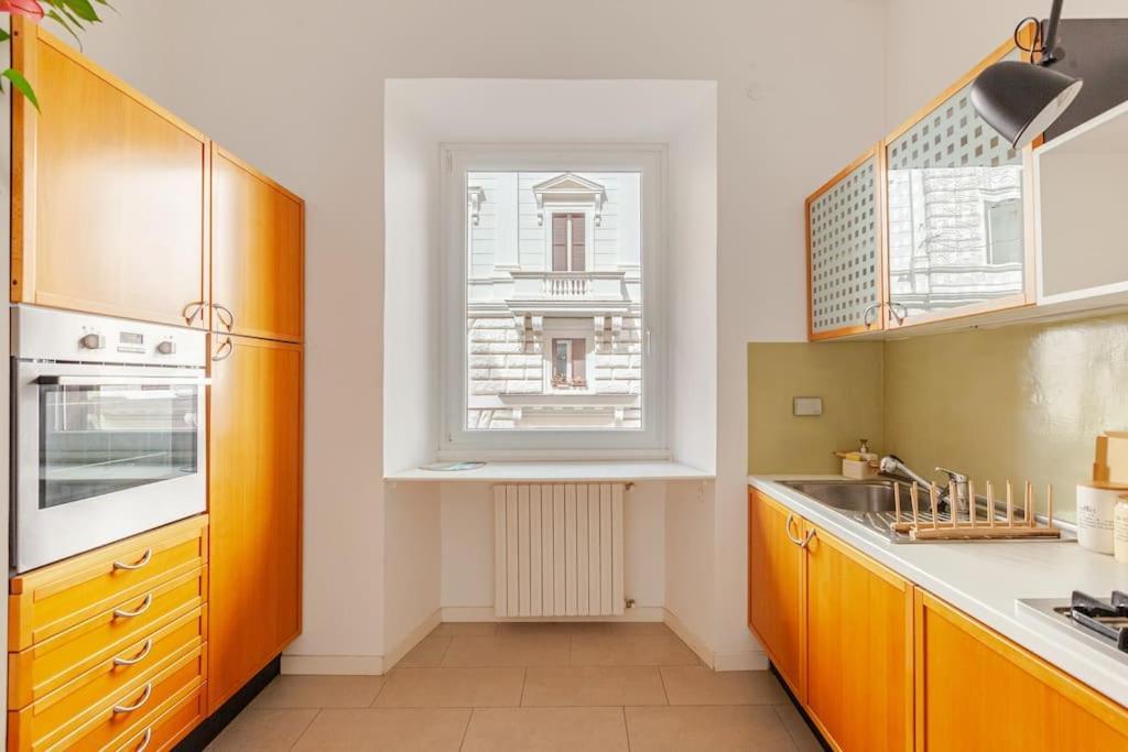 Moderno A Due Passi Dal Colosseo Apartment Rome