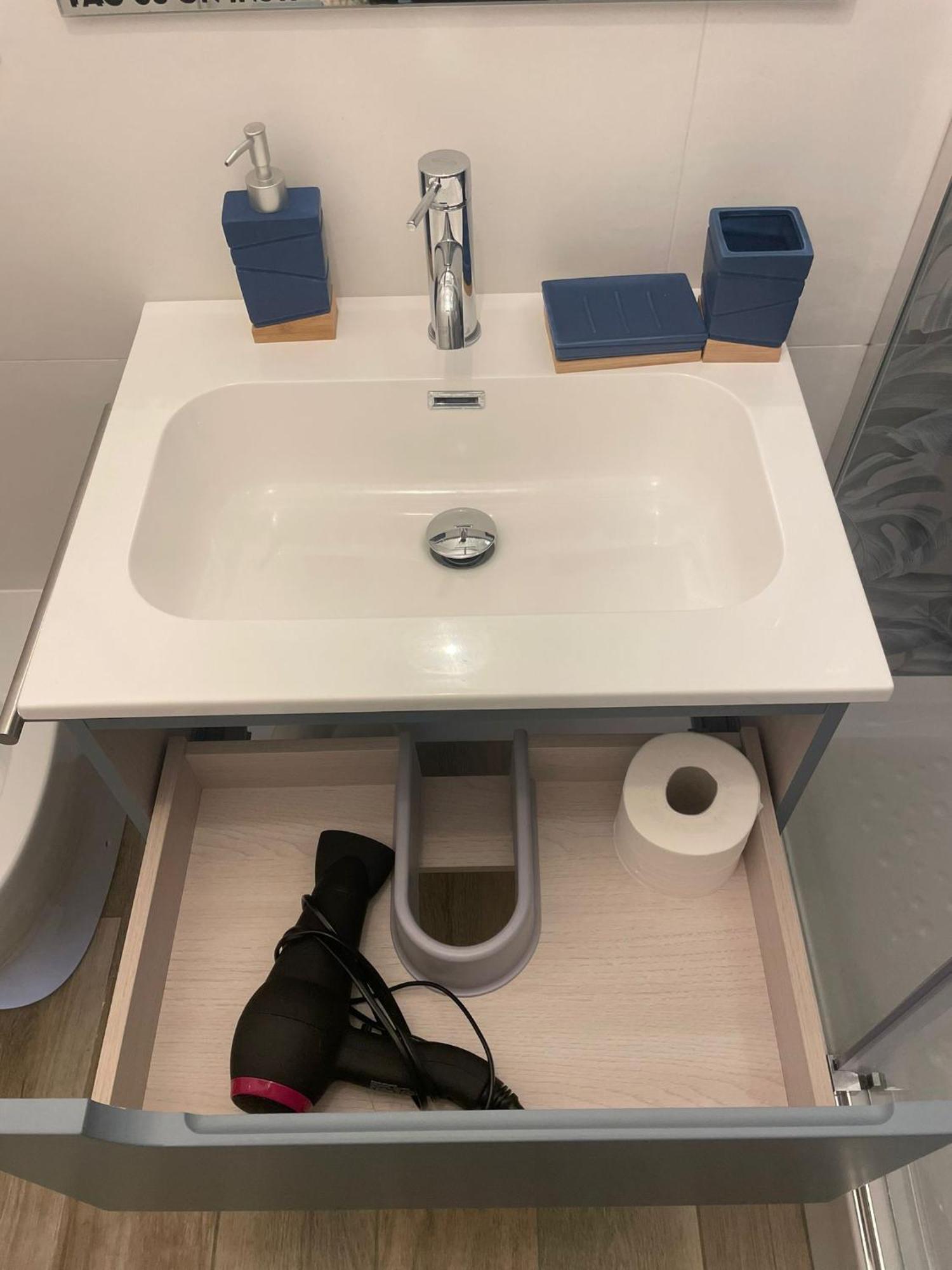 2 Bagni, 2 A Piramide Ostiense * Rome