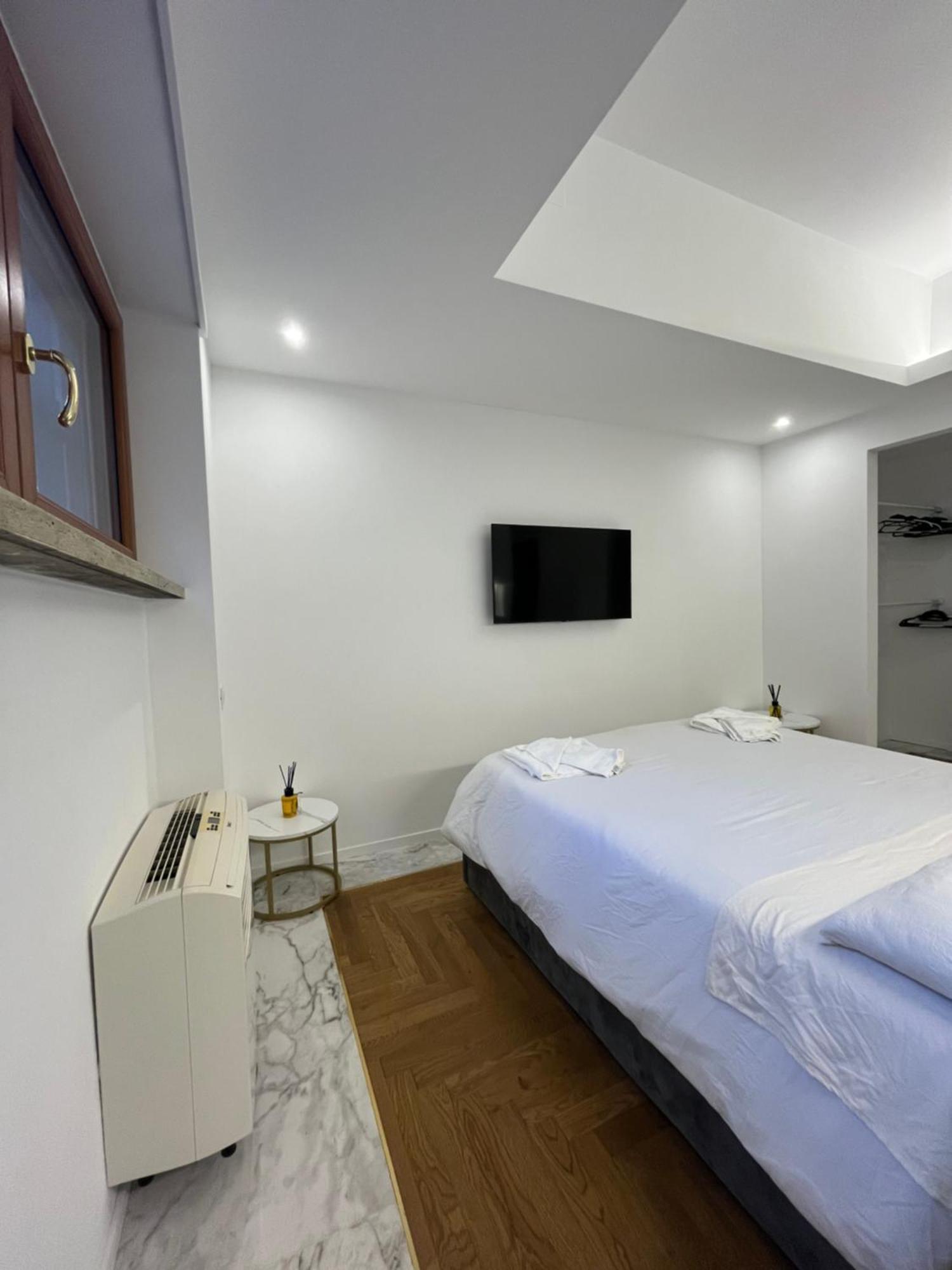 Savoia House, Modern Near Borghese *