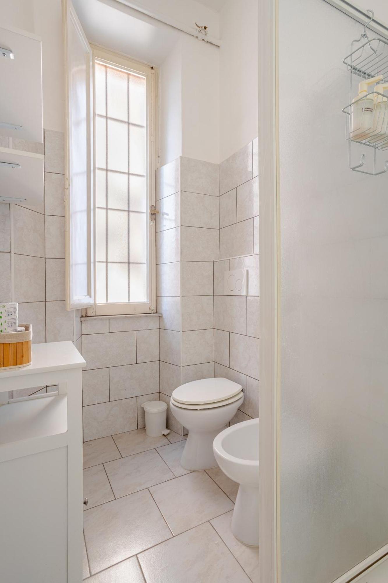 Apartment La Dolce - Stone's Throw From The Center Rome