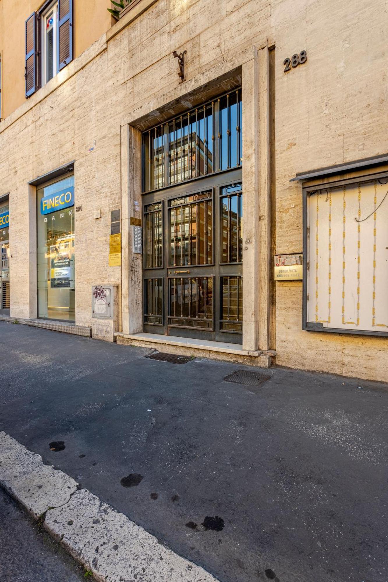 Apartment La Dolce - Stone's Throw From The Center Rome