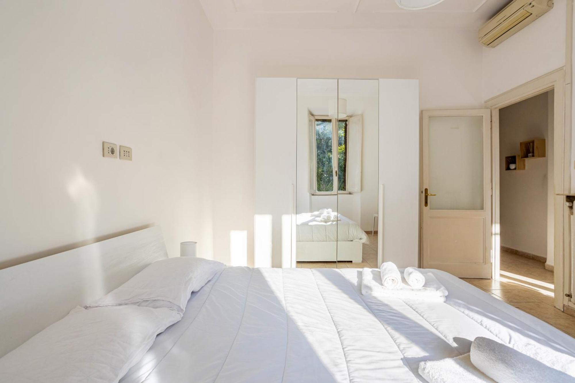 Apartment La Dolce - Stone's Throw From The Center Rome
