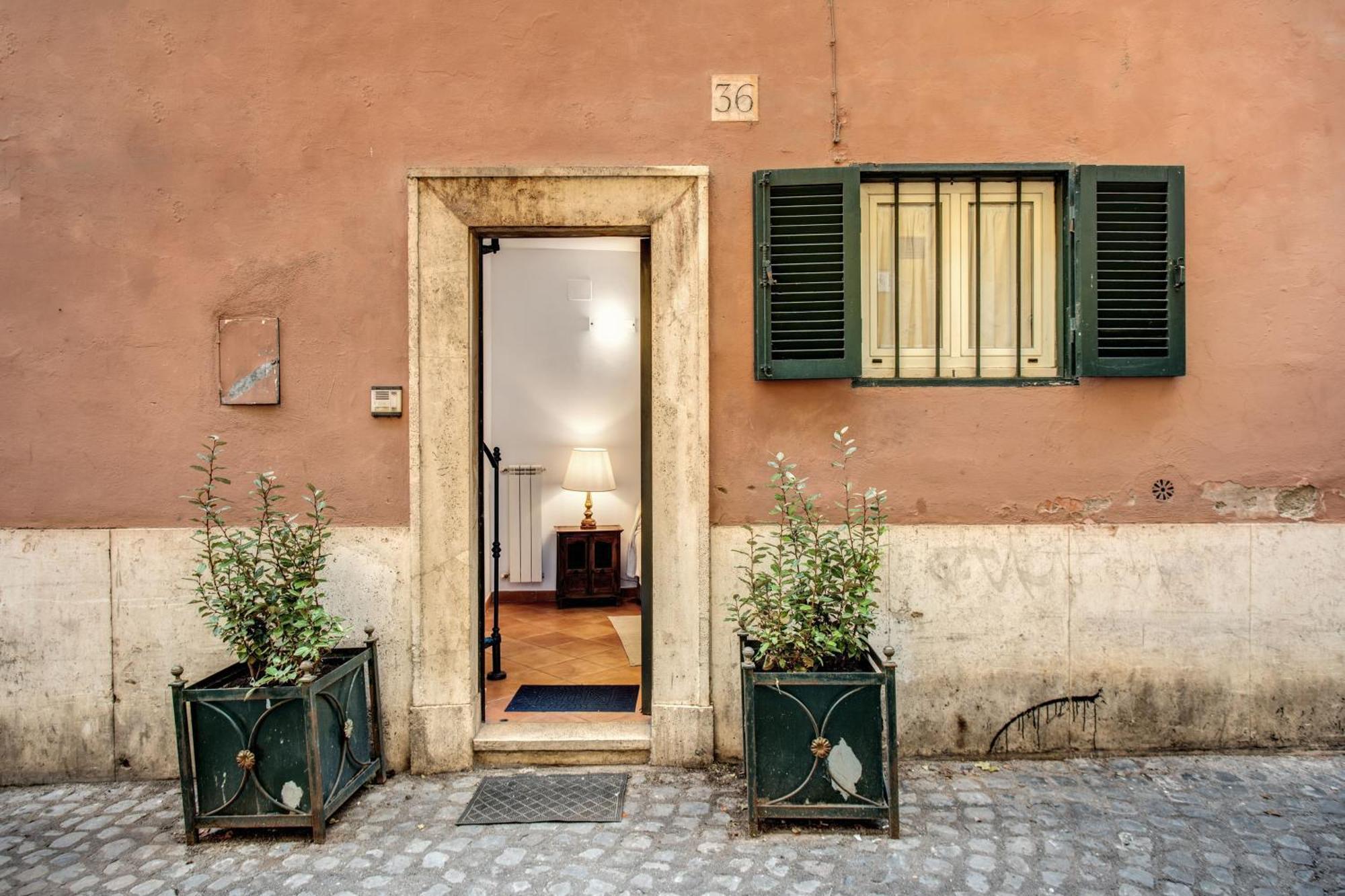 Charlotte Luxury Coronari * Roma