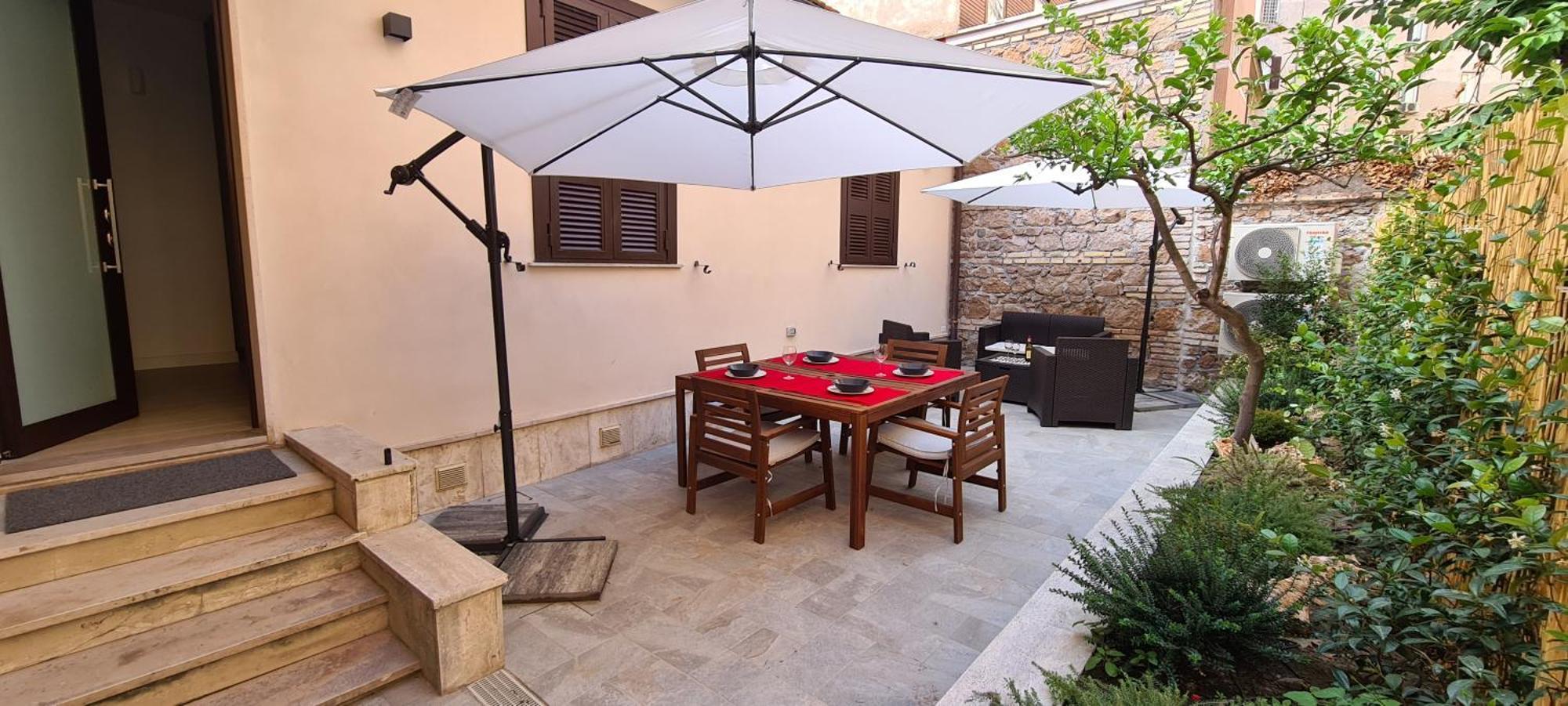 Apartment Trastevere Incantevole Con Patio Esterno Privato