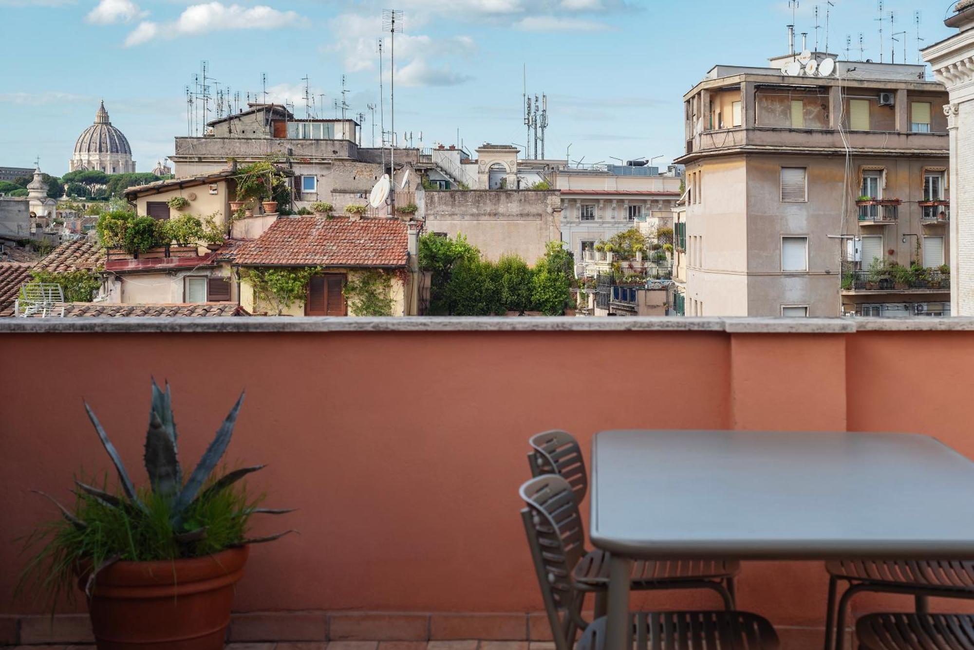 Apartment With Terrace In Via Del Pellegrino - Fromhometorome *