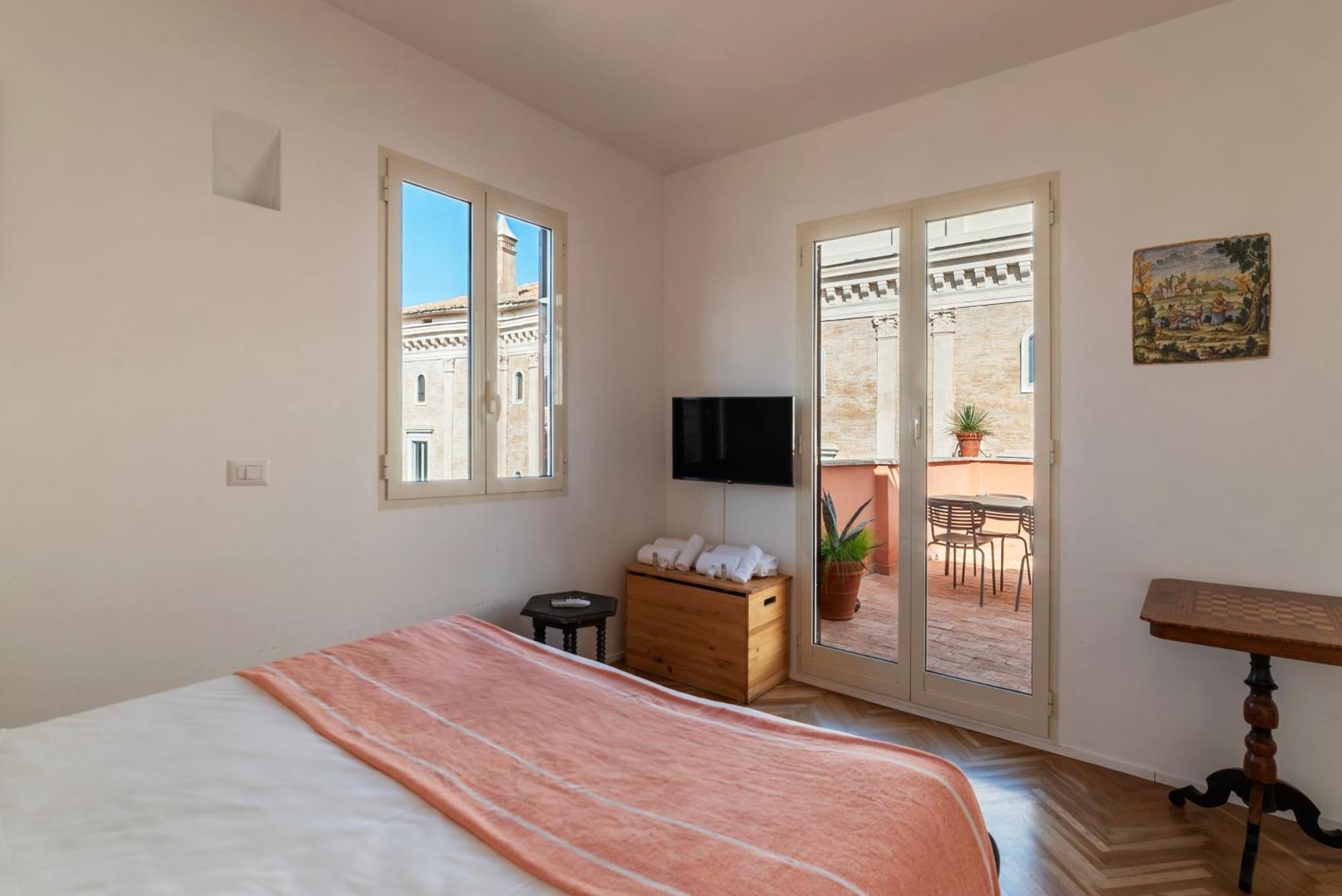 Apartment With Terrace In Via Del Pellegrino - Fromhometorome *