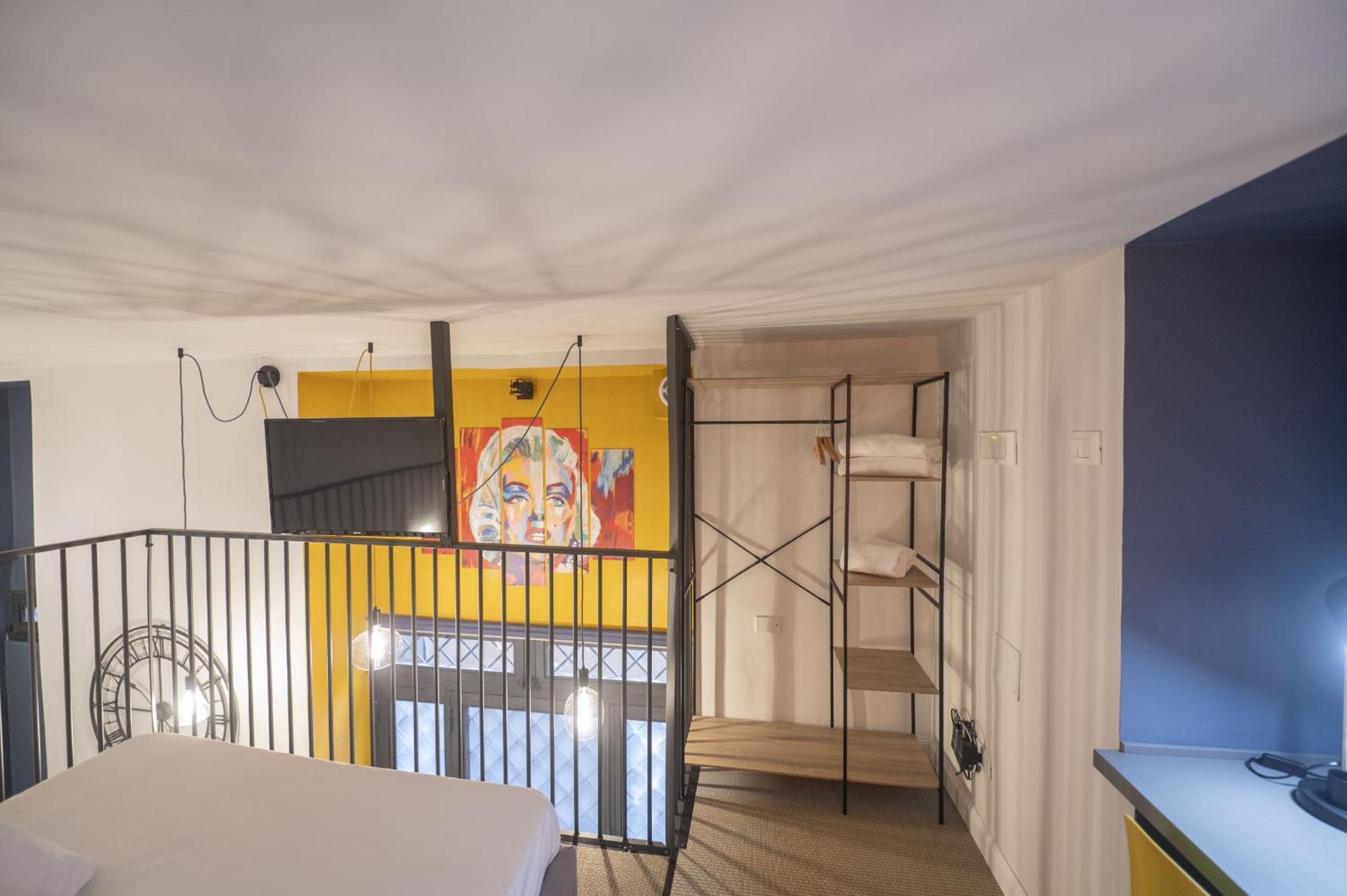 Design And Colorful Loft Near Pamphili Apartment