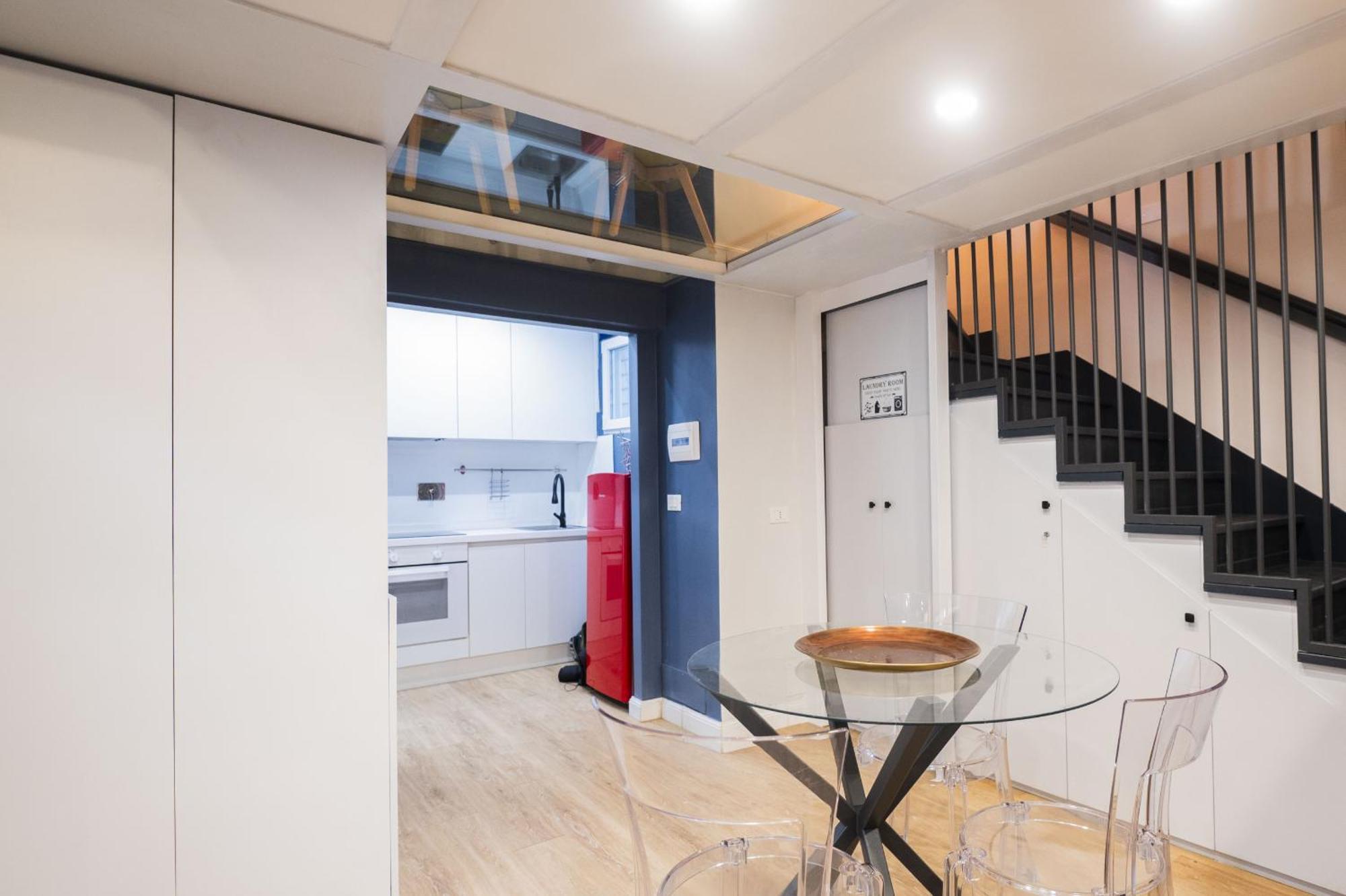 Apartment Design And Colorful Loft Near Pamphili