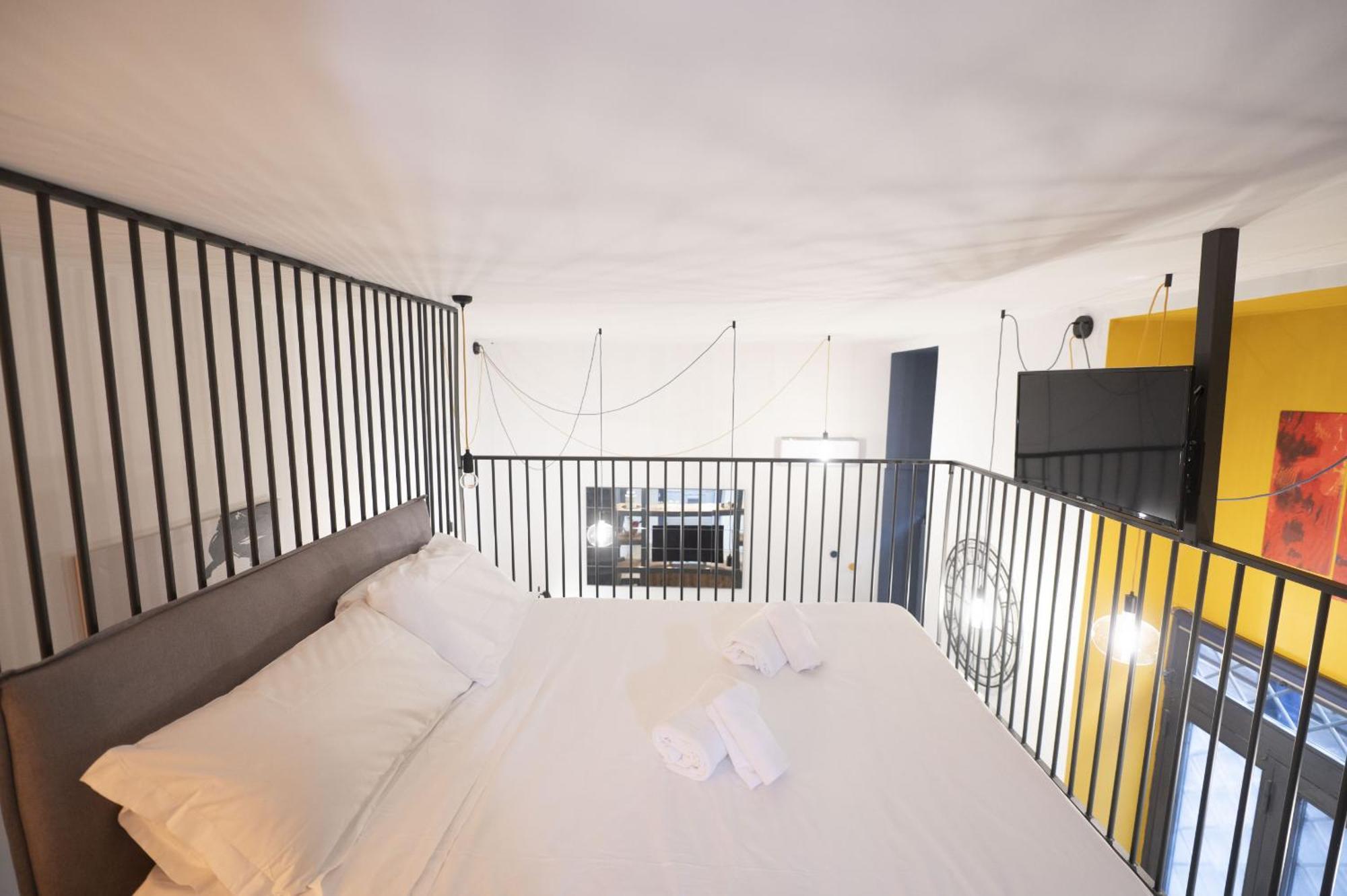 Design And Colorful Loft Near Pamphili *
