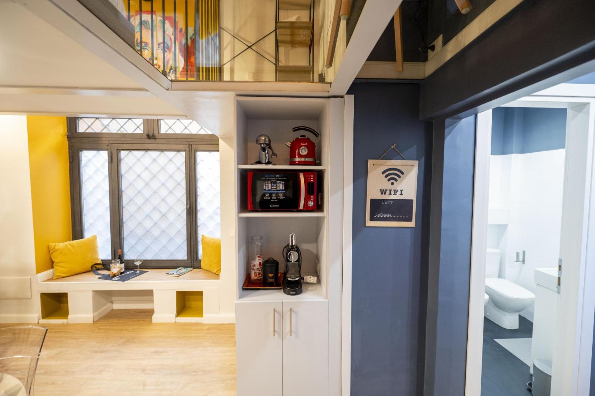 Design And Colorful Loft Near Pamphili * Rome