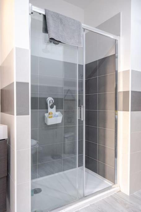 Sweet For 6 People And 2 Bathroom Apartment