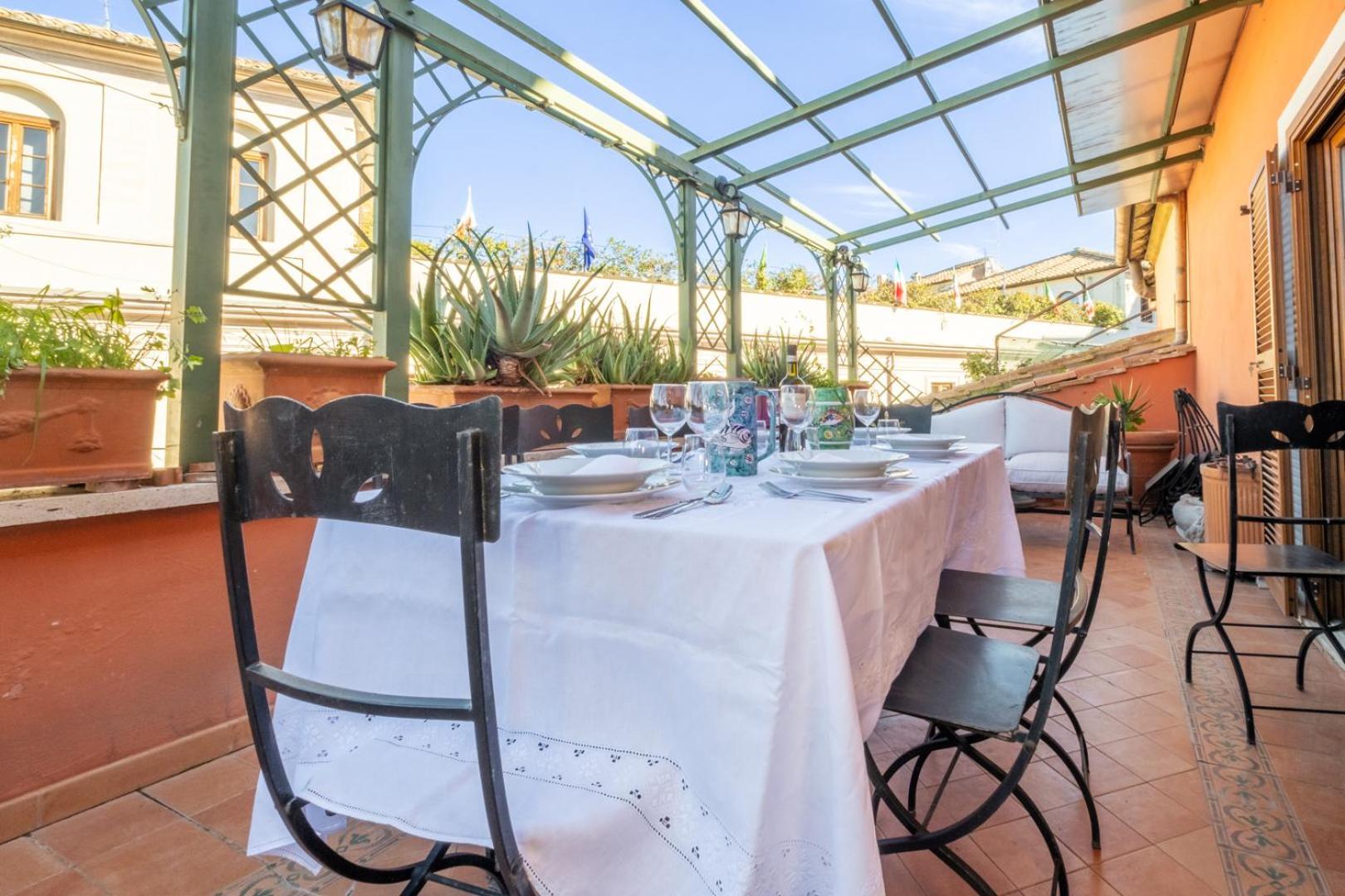 Trevi Terrace Penthouse Apartment *