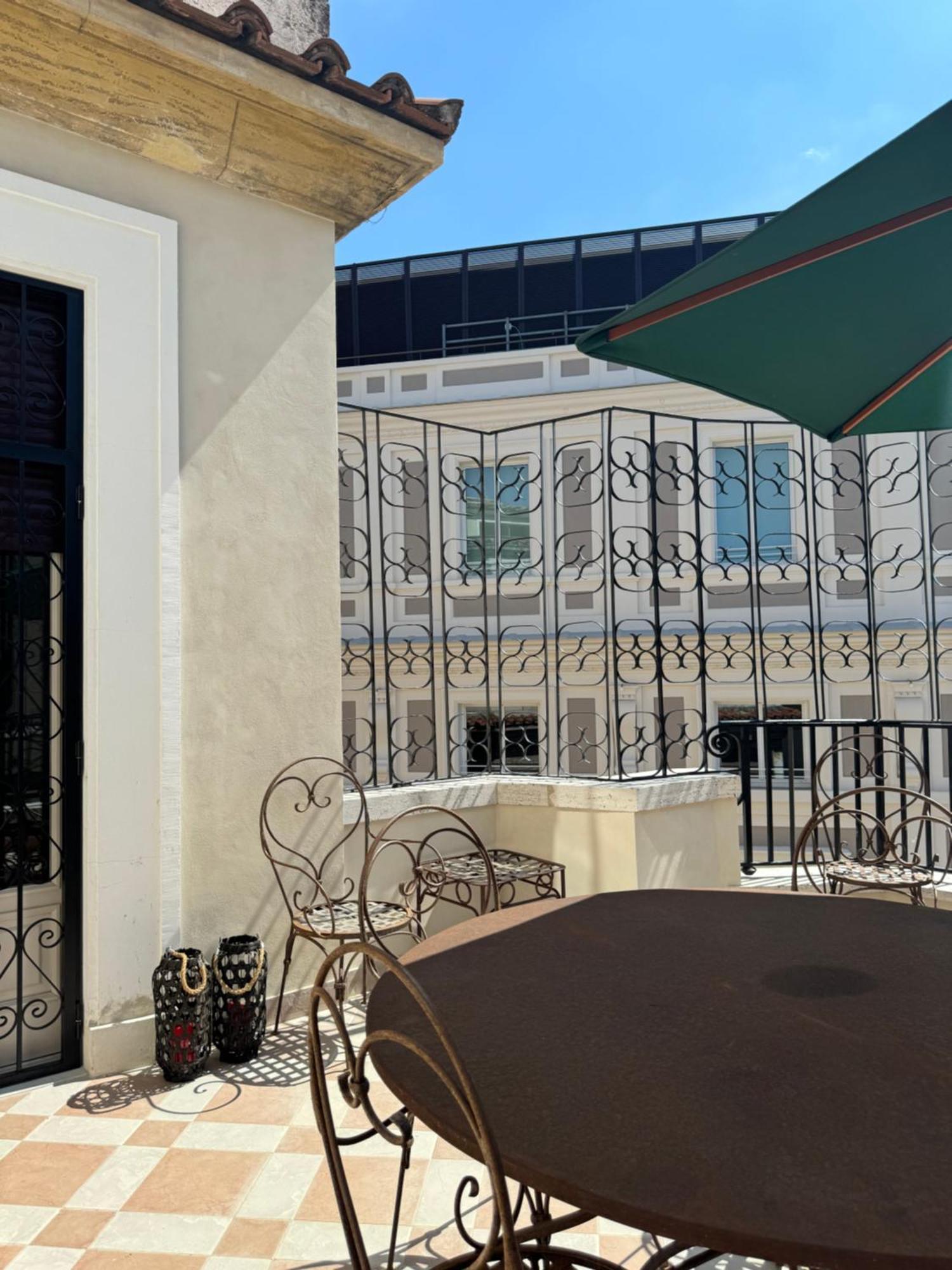Elegante Con Terrazzo Appartement
