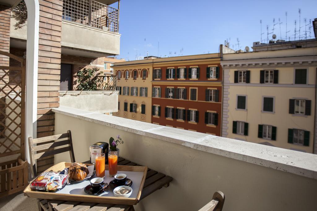 Un Attimo A Rome
