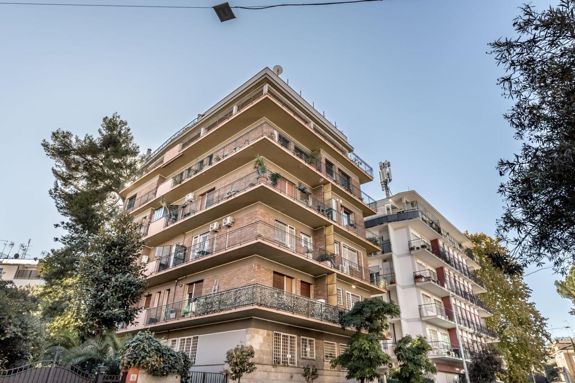 Borghese - Futuristic Apartment