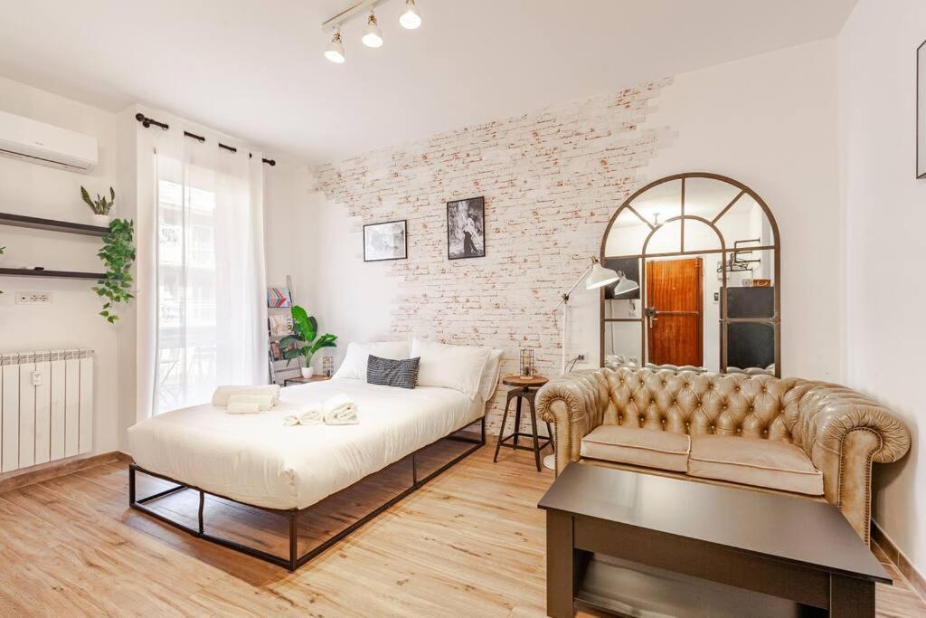 Industrial Loft Apartment *