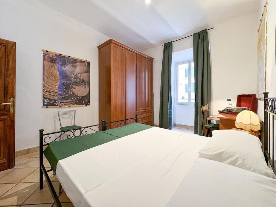 Vatican Art Apartment *