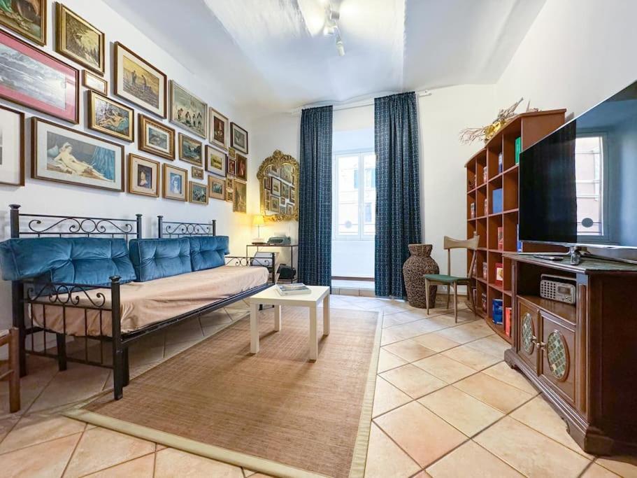 Vatican Art Apartment *