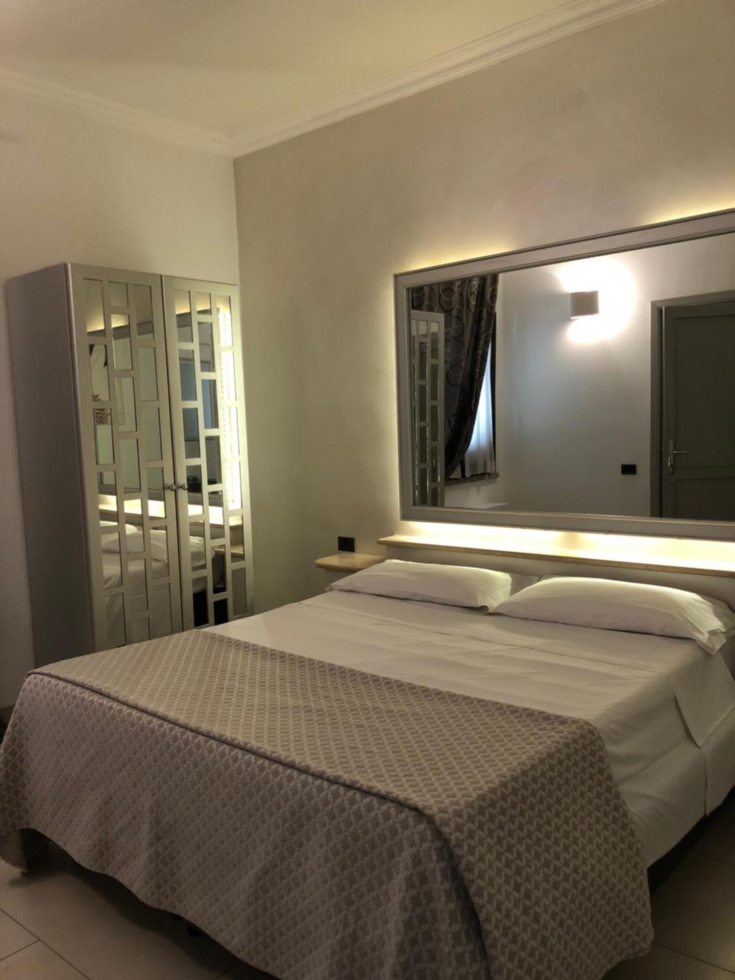 Quadrifoglio Eur Hotel