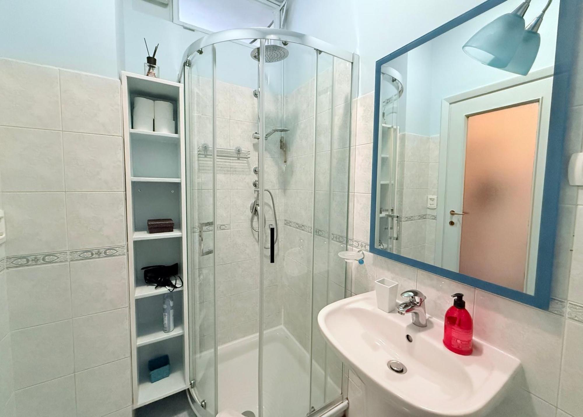 Elegant Studio, 20 Mins From Termini Station Apartment *