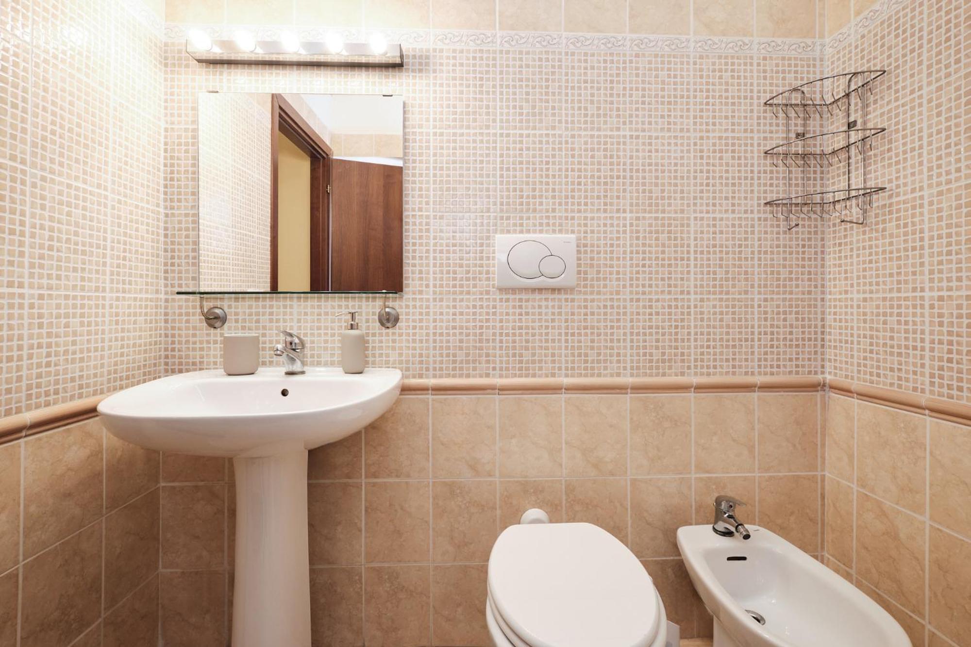 Colosseum 3 & 4 Bathrooms With Garden Apartment