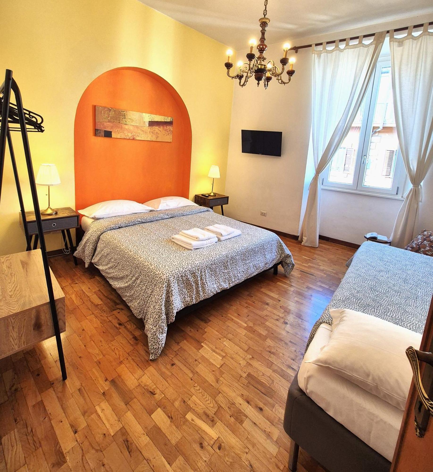 Redseven Apartment