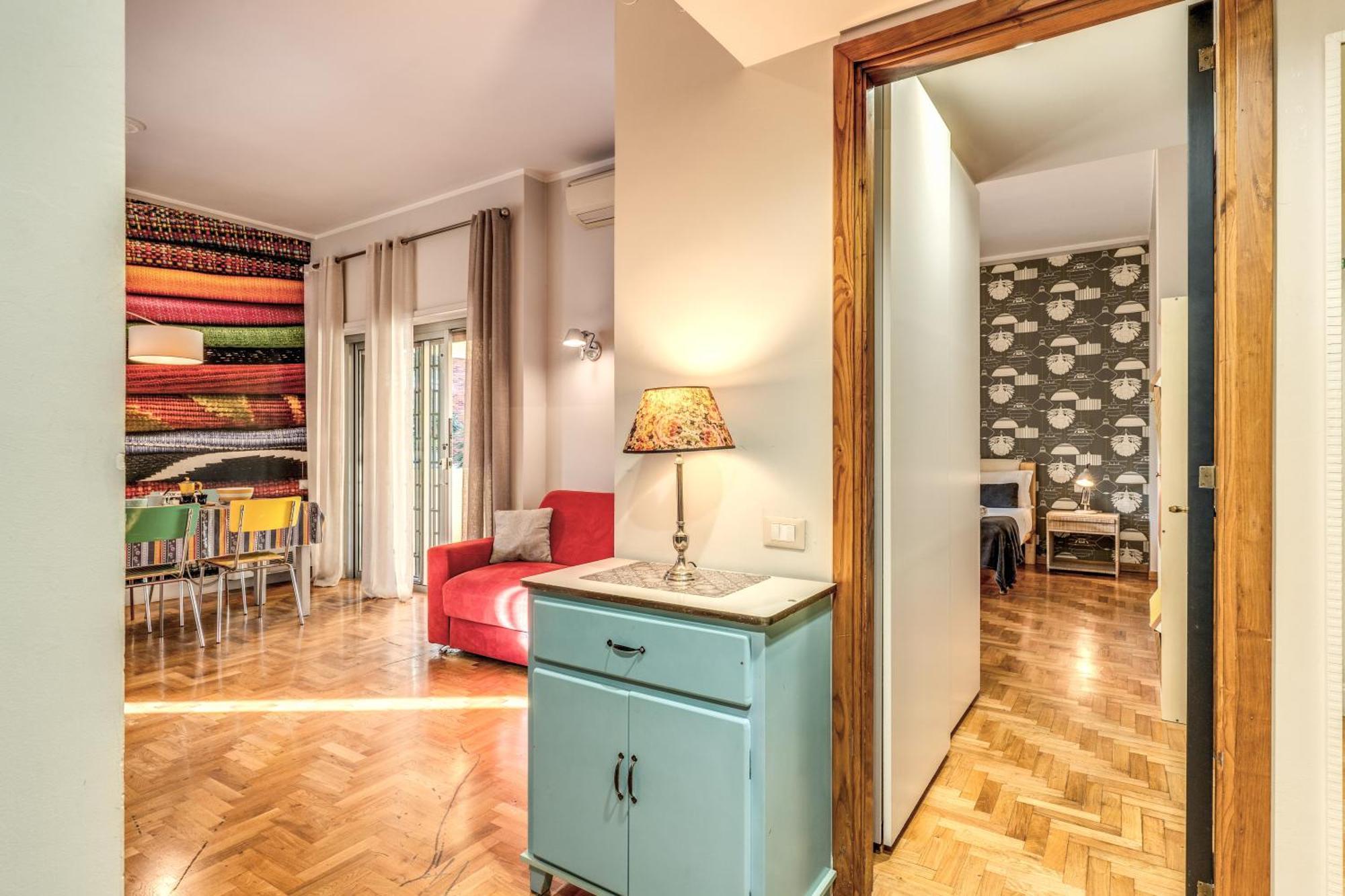 Romantic Piccolomini Lux