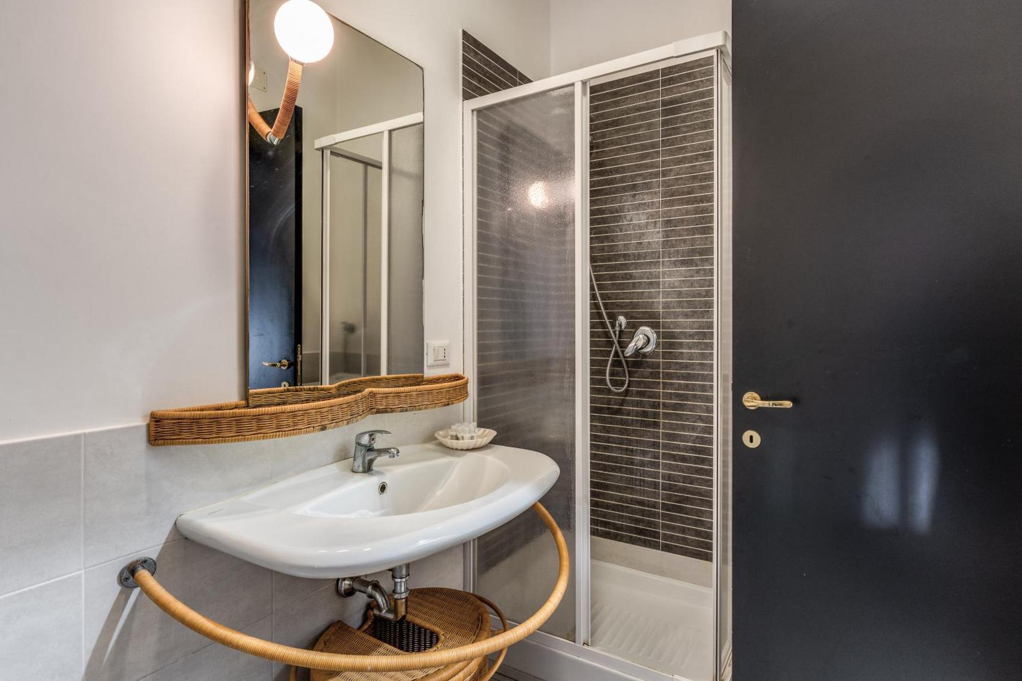 Romantic Piccolomini Lux