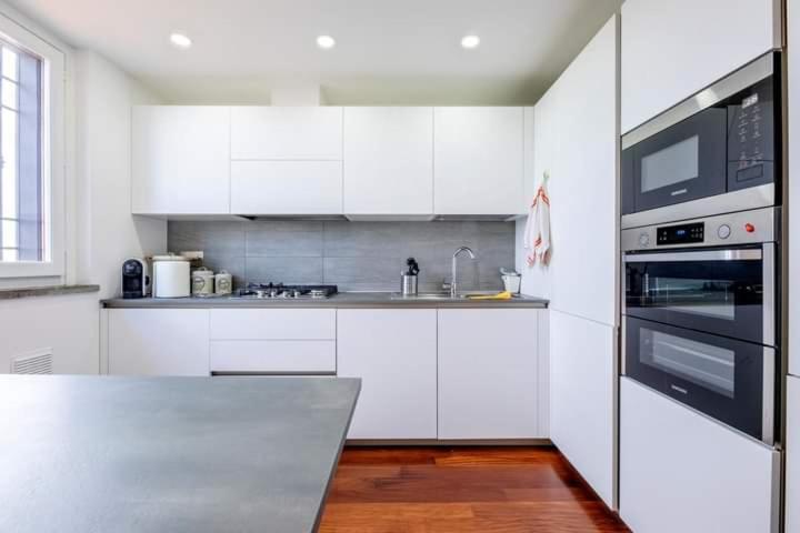 Realty Company Spagna Apartment