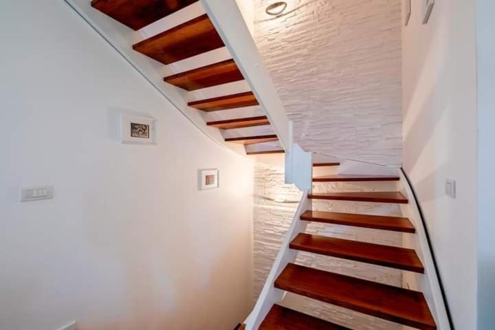 Realty Company Spagna Rome