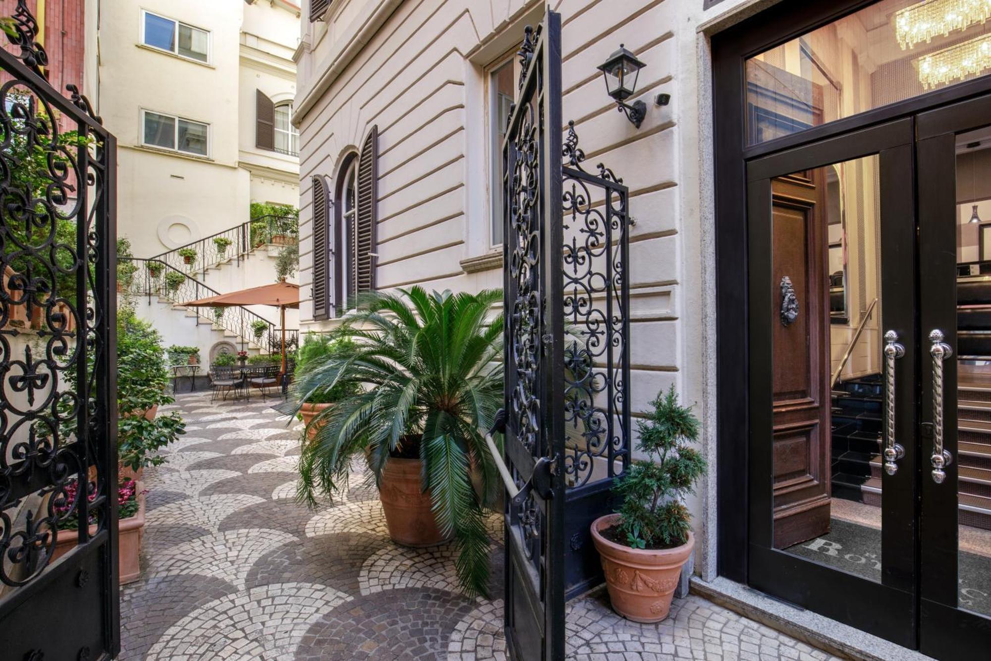 Royal Court Hotel