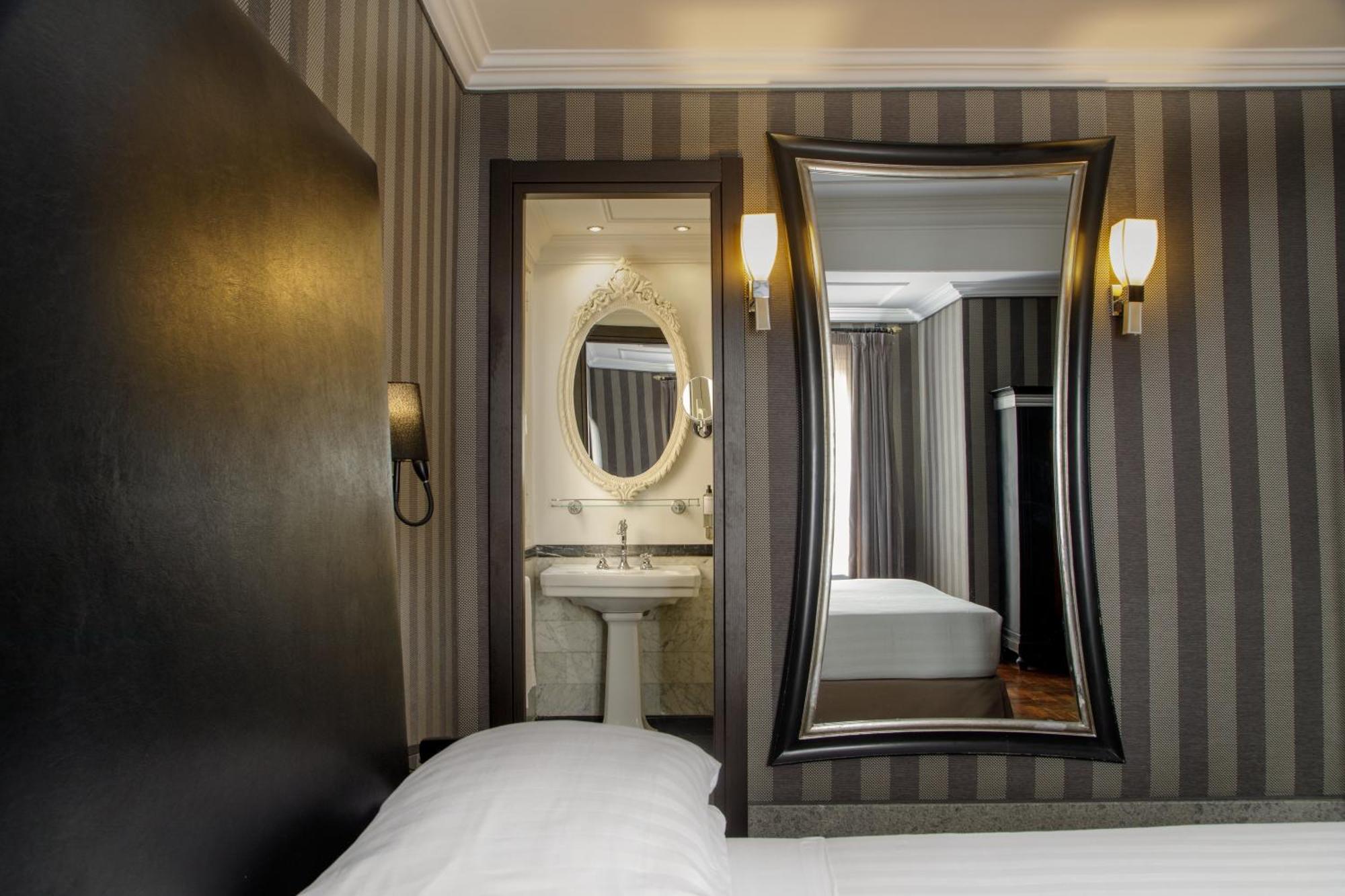Royal Court Hotel