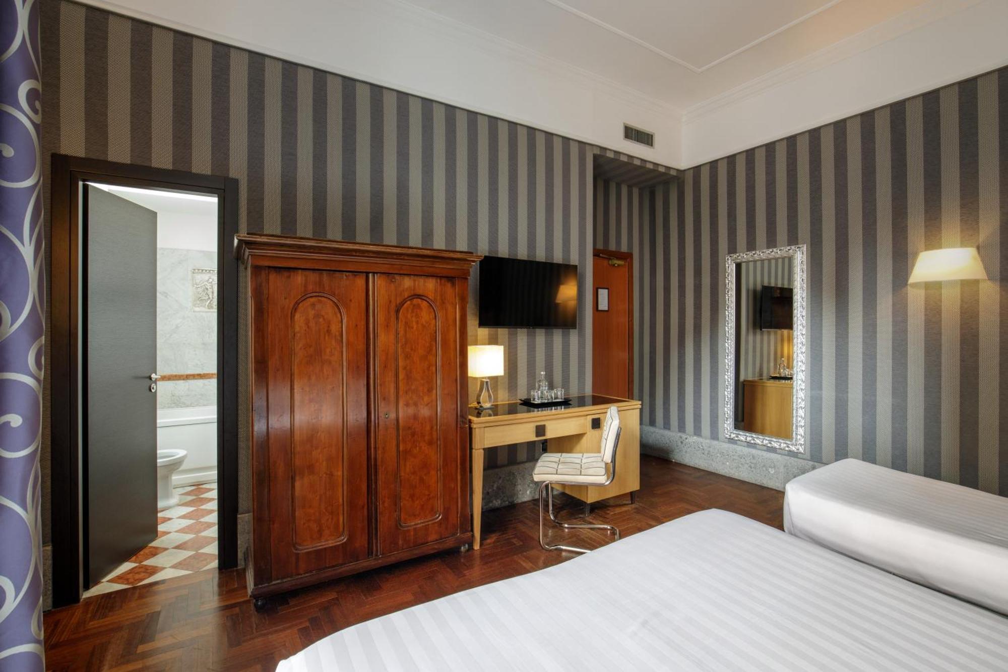 Hotel Royal Court 4*