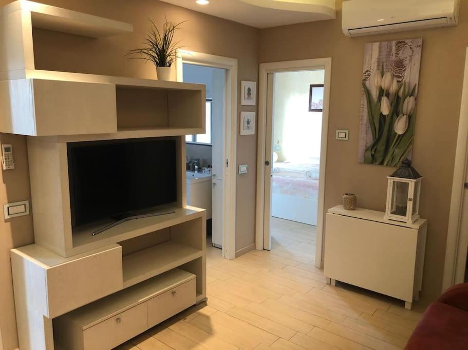 Emmanuele House Tuscolana Apartment Rome