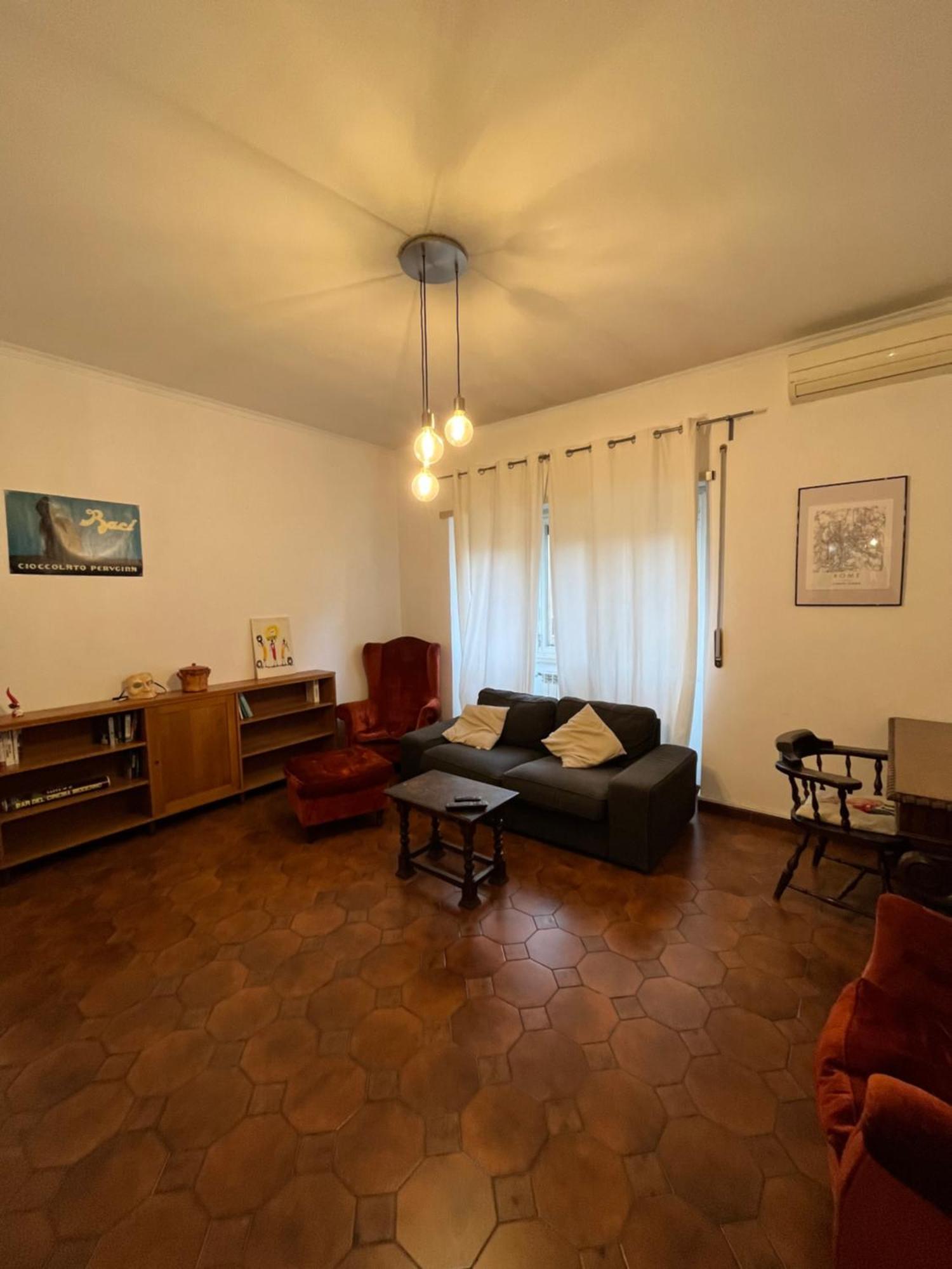 Quiet Appartament Near The Metro Apartment *