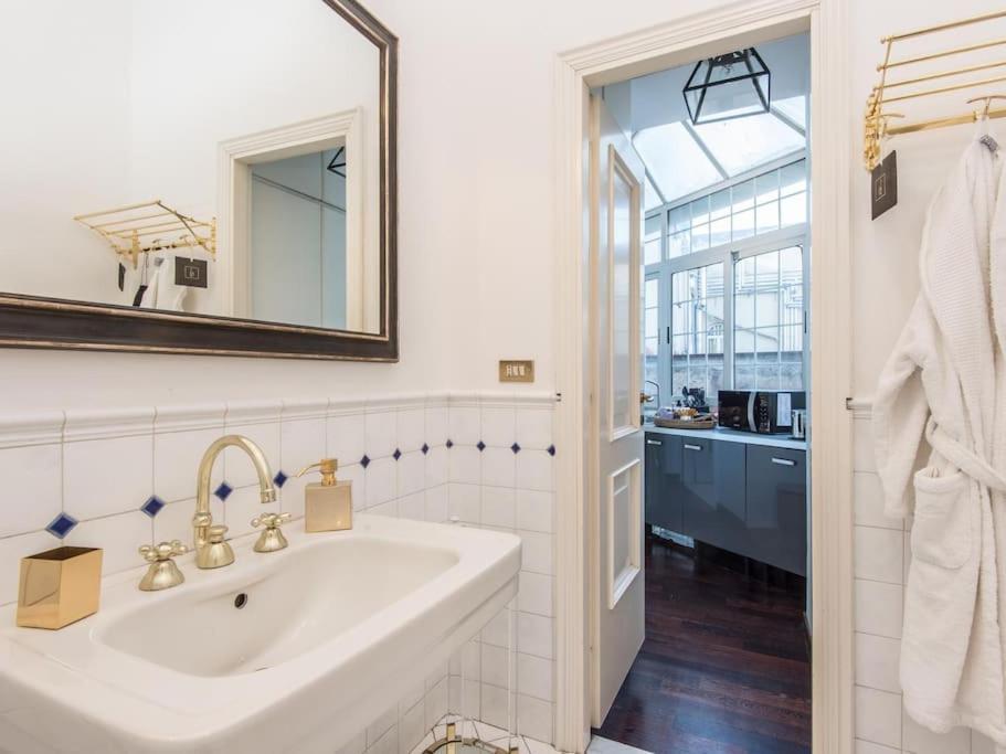 Luxury Spanish Steps Terrace Apartment Rome