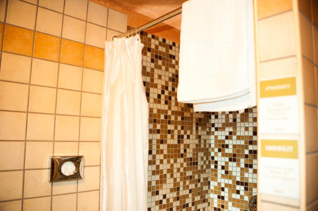 Almes Guest house 2*