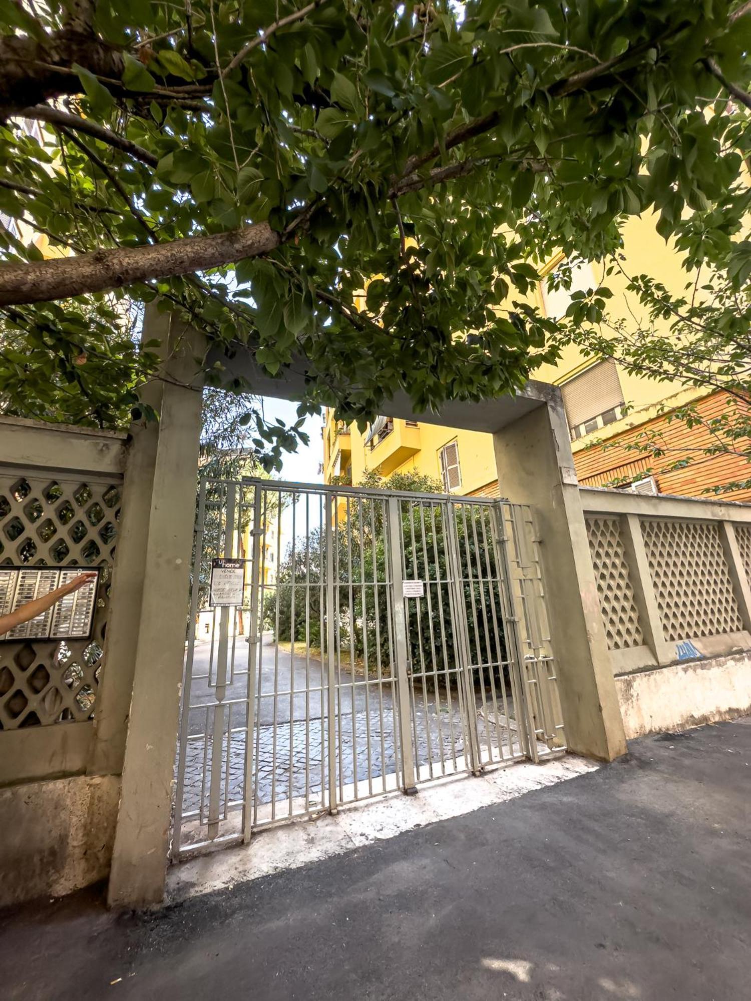 Claudio Flat - Metro Re Di & Wi-fi Apartment Rome