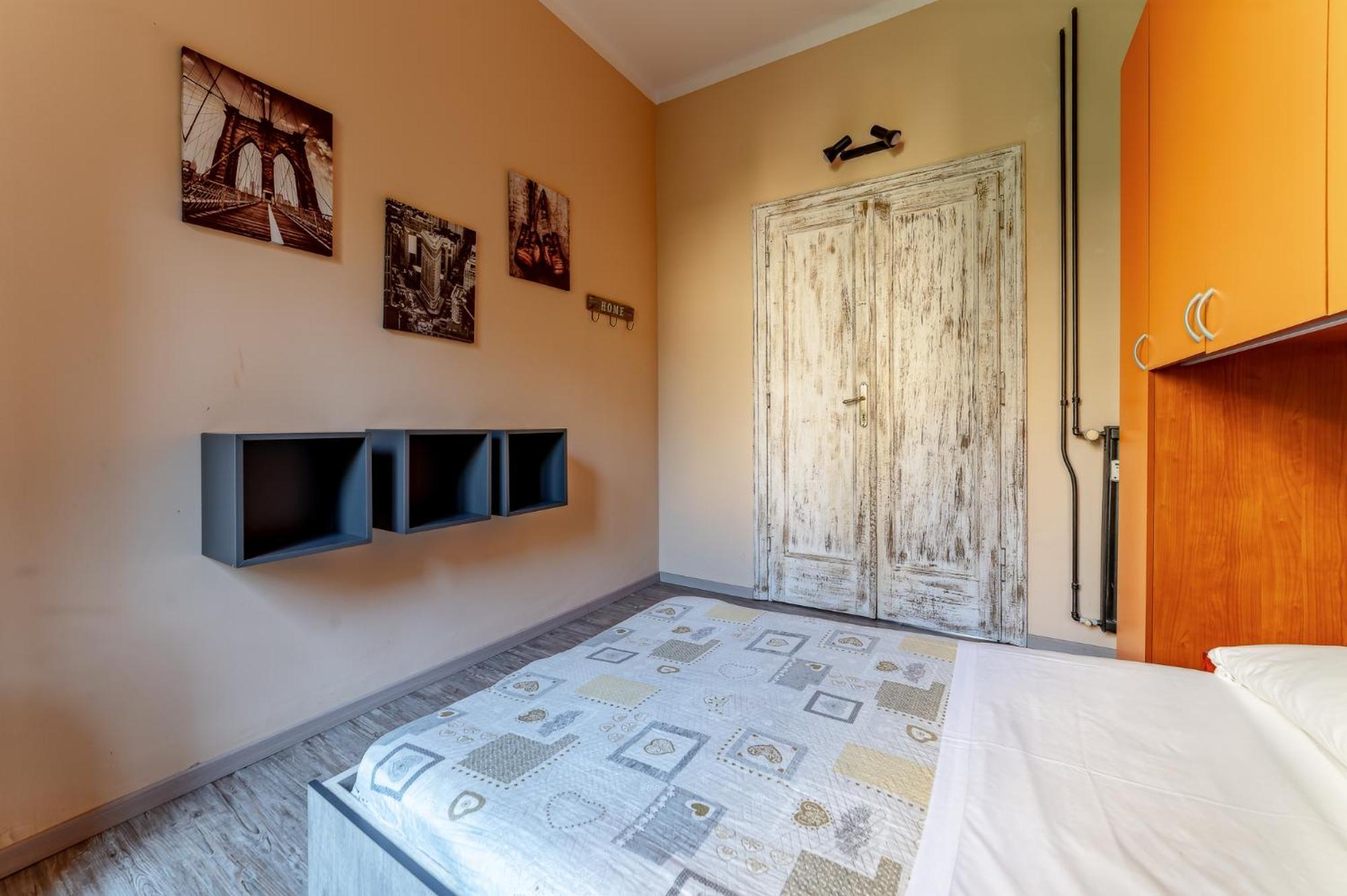Apartment Claudio Flat - Metro Re Di & Wi-fi *