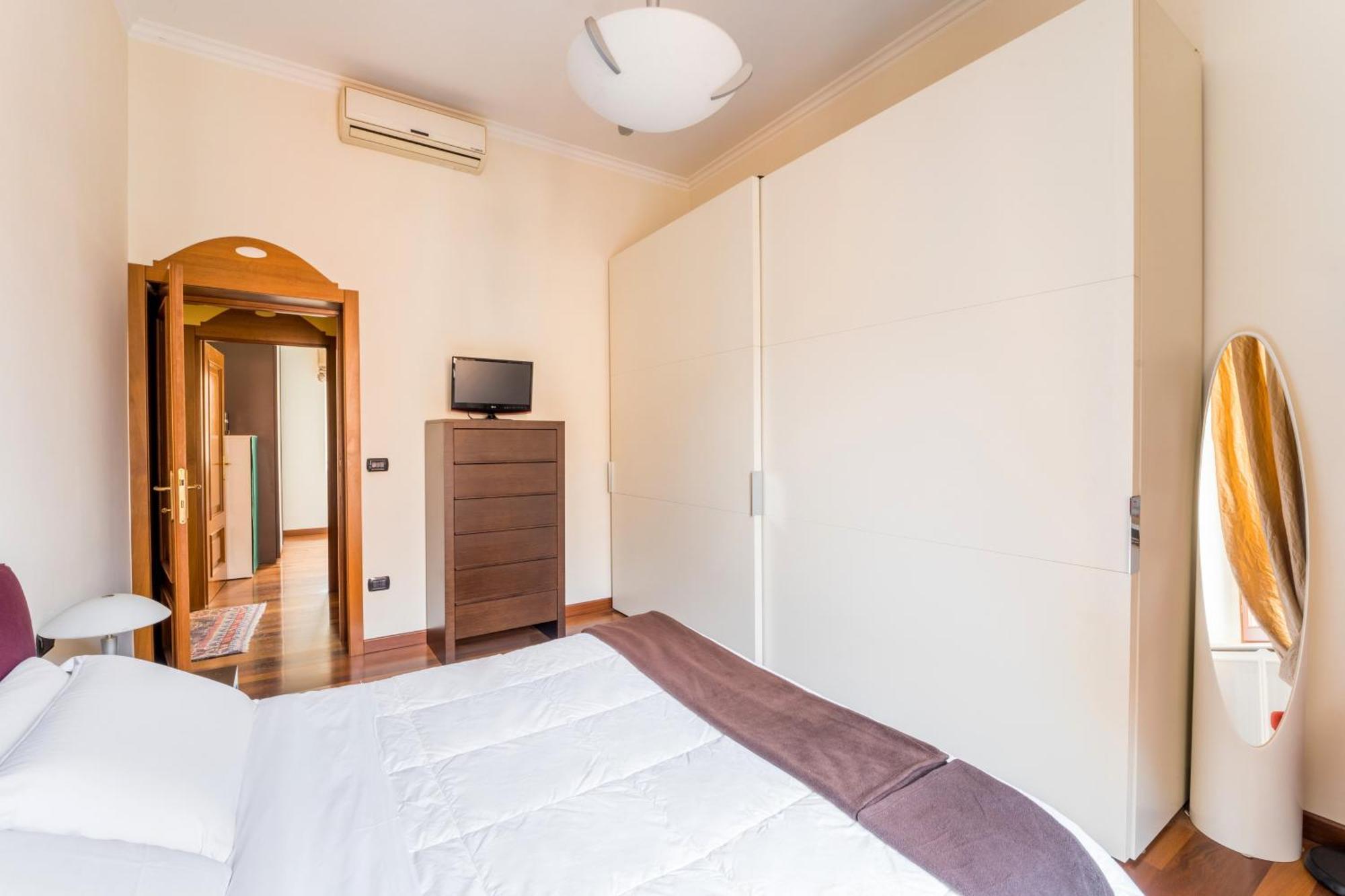 Dimora Esedra, Historical Flat In The Heart Of Appartamento Roma