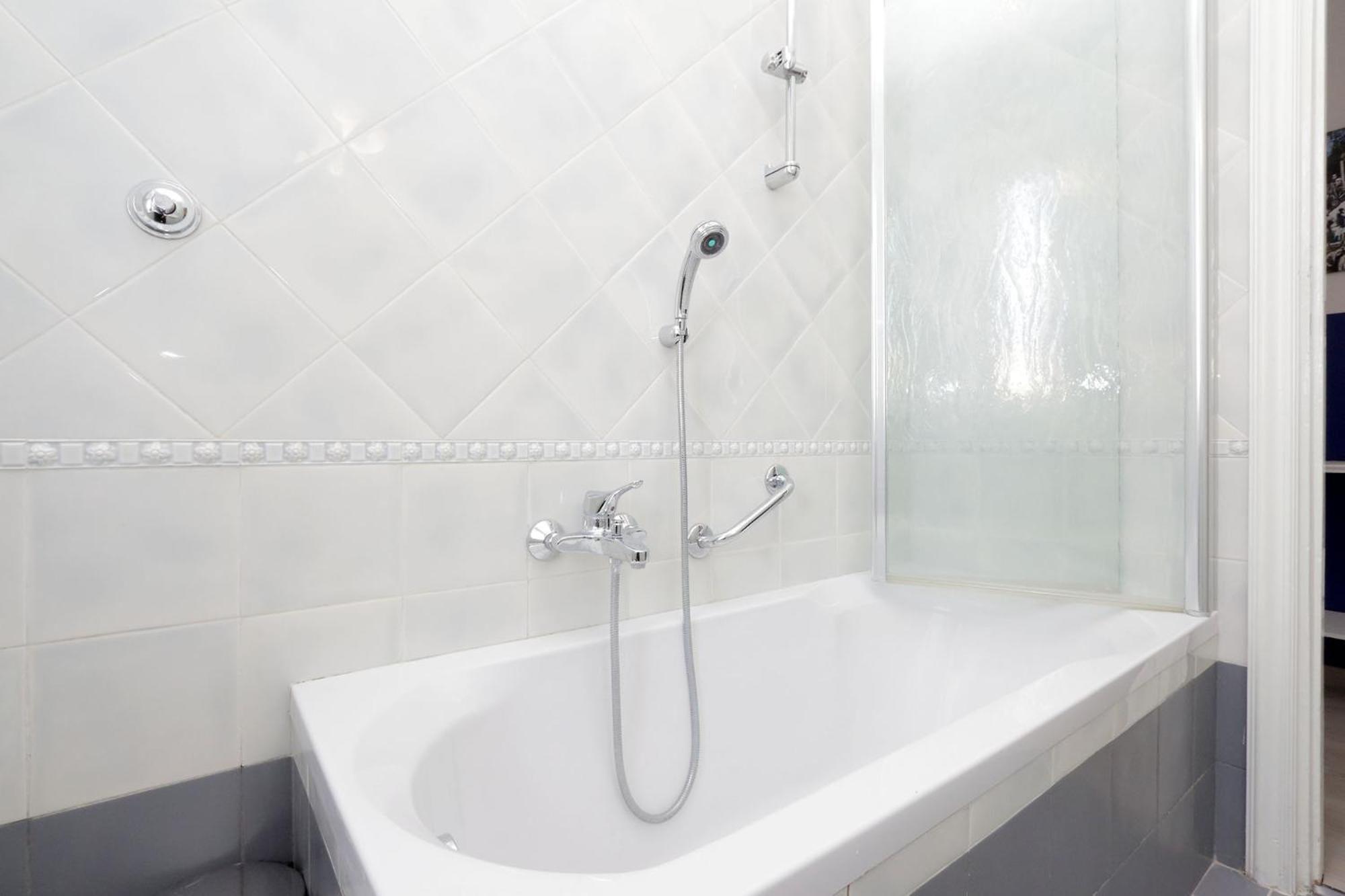 Bright Vatican 2 Bedroom Appartement