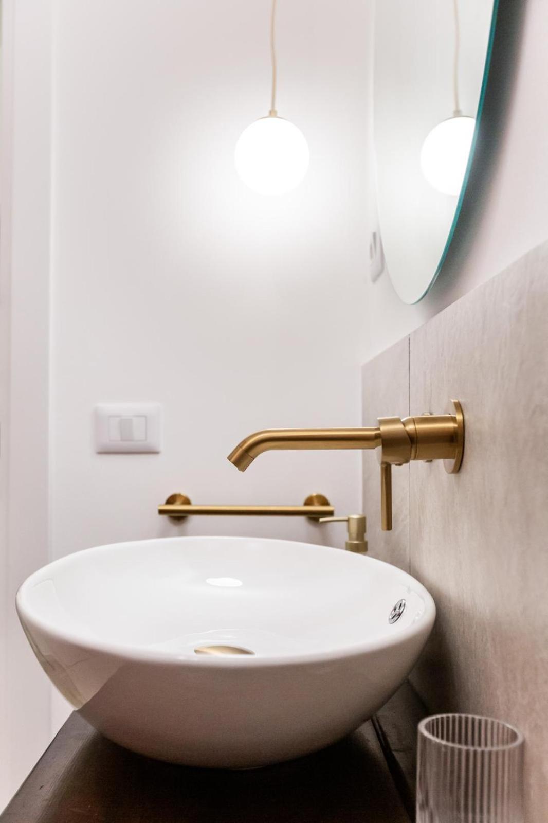 Golden Retreat Apartment *