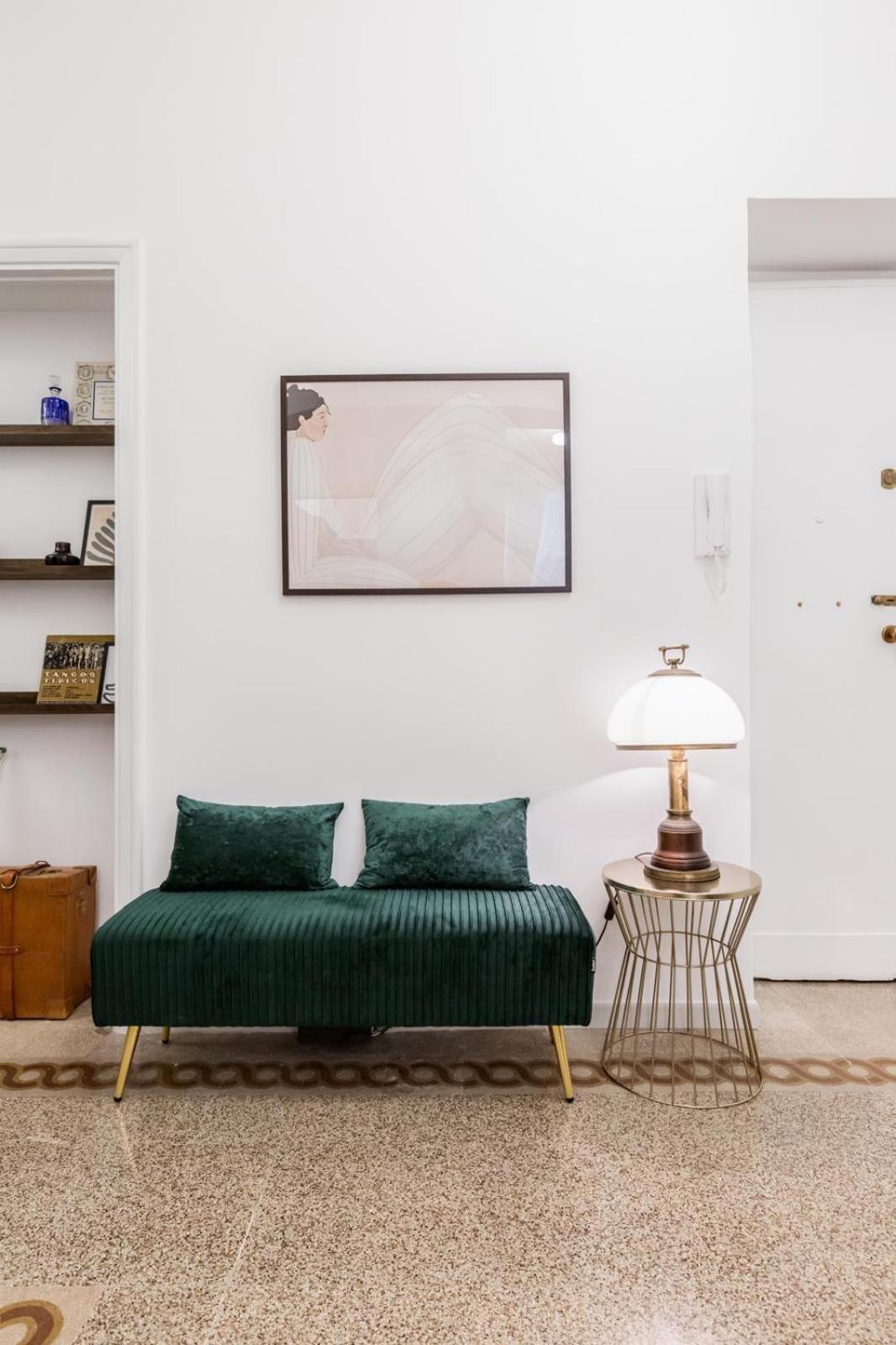 Golden Retreat Apartment