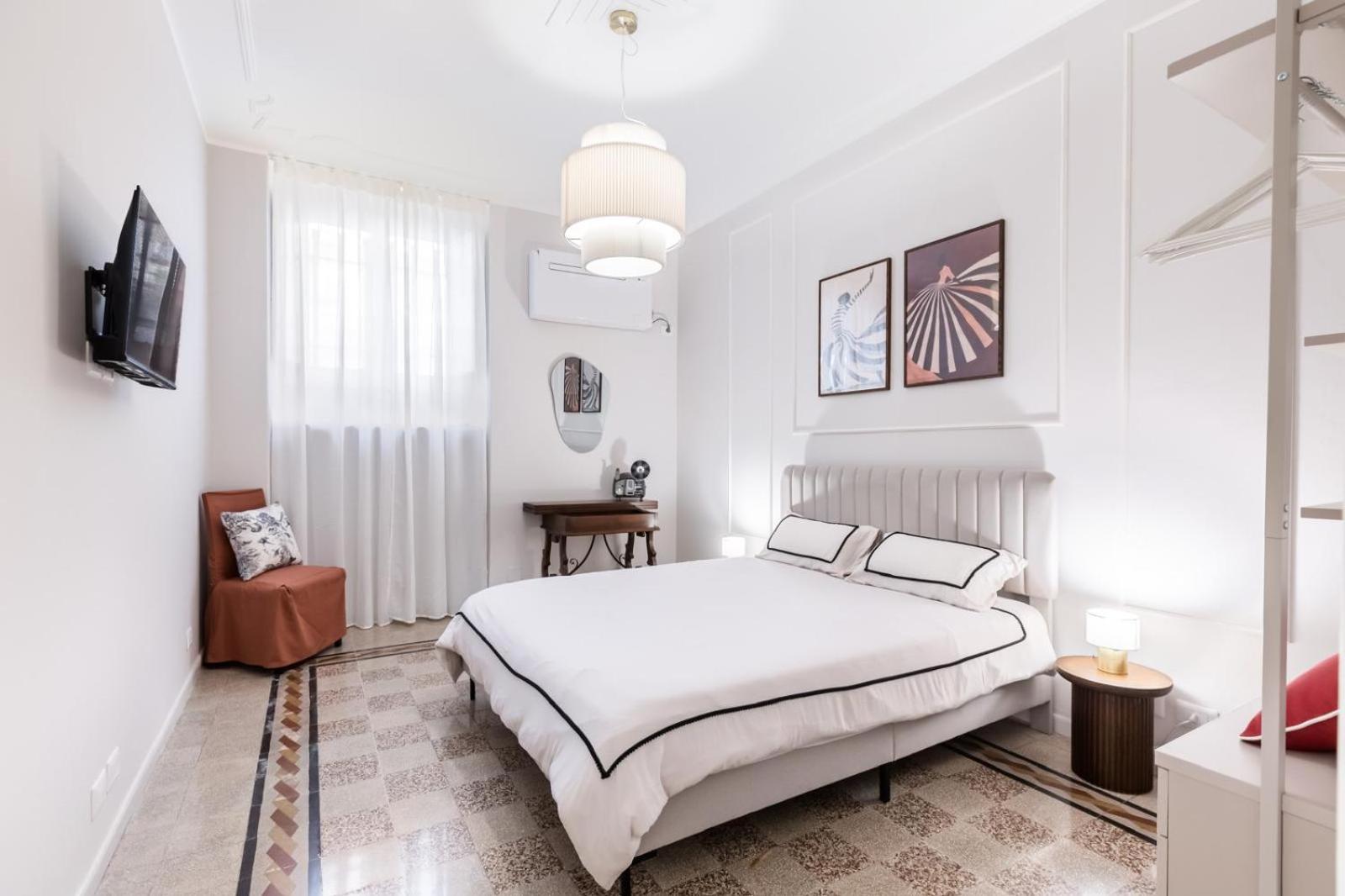 Golden Retreat Apartment *