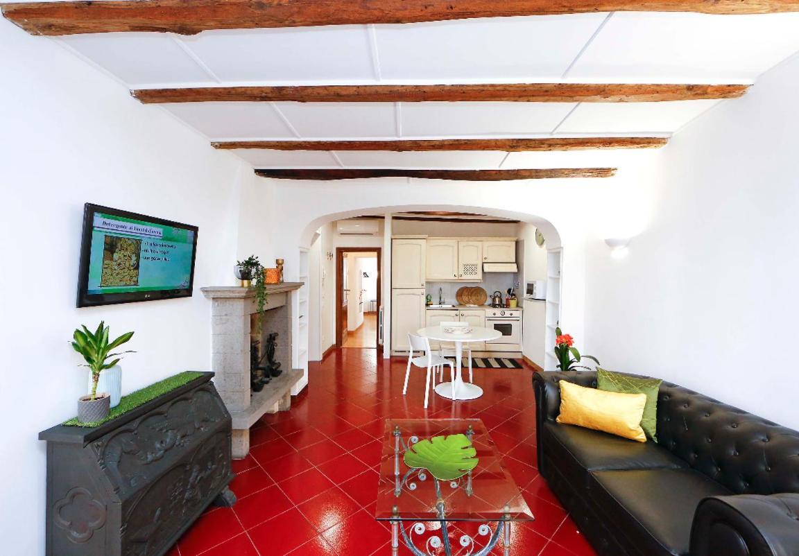 Monti With Charming Terrace Apartment