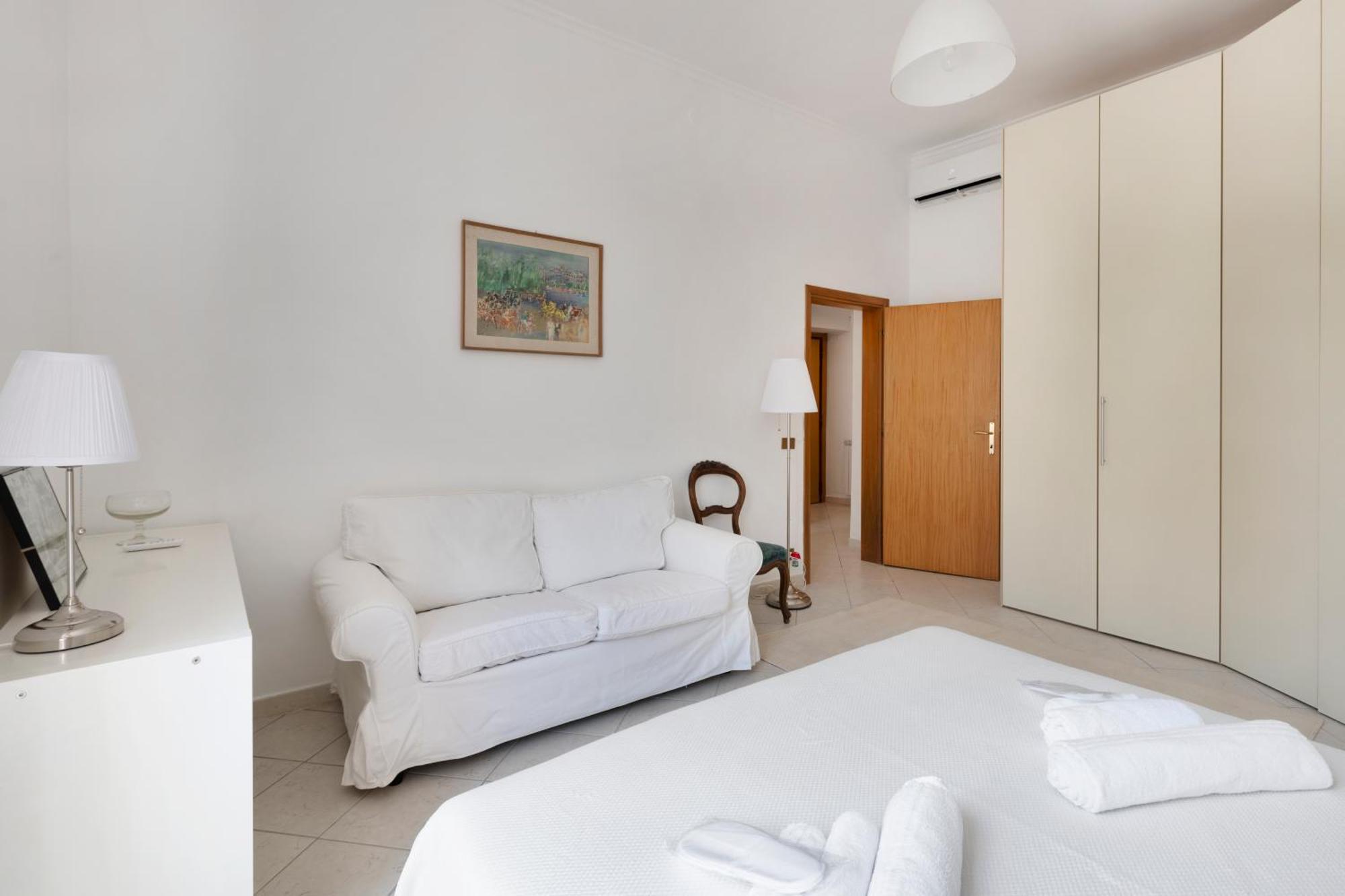A Casa Di Chiara-comfort Vicino Al Centro Di Apartment